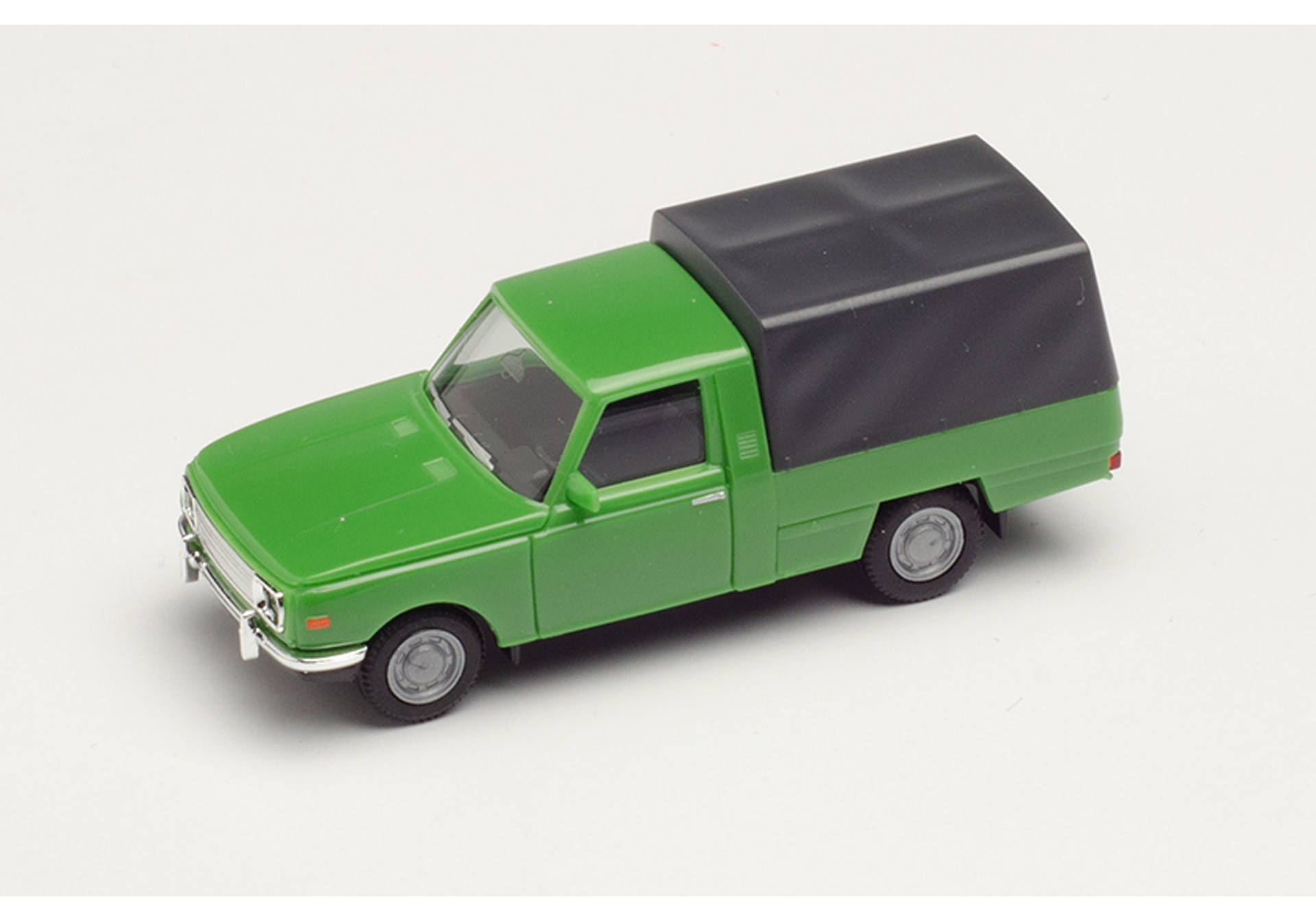 Wartburg 353 Trans '66 mit Plane, grün