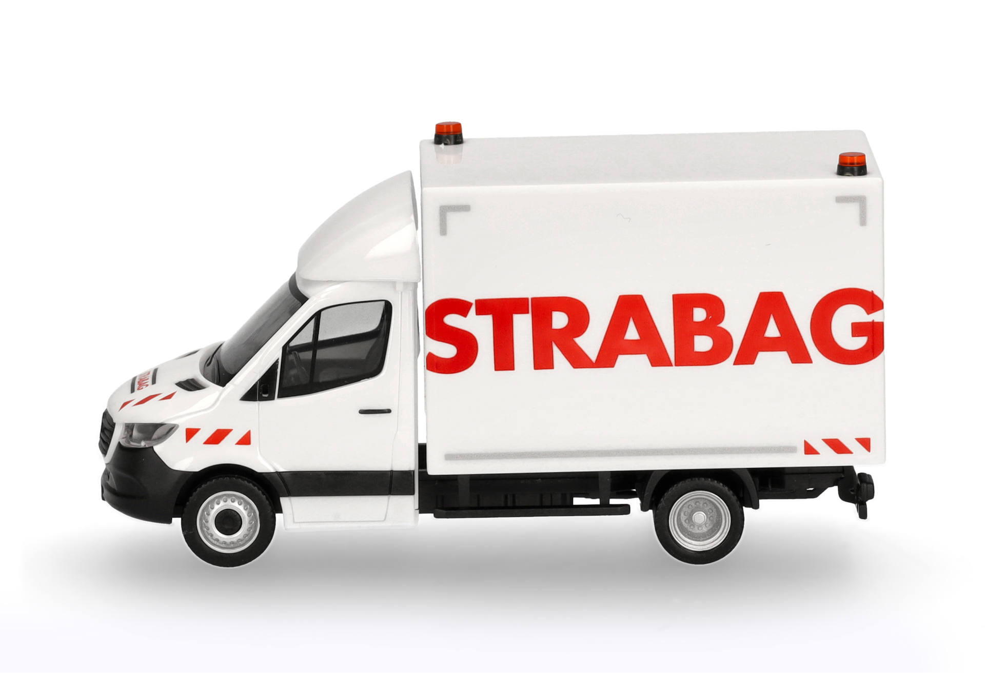 Van, Lieferwagen, weißes Fahrzeug, roter Schriftzug, Niederflur-Transporter, box-lKW?
