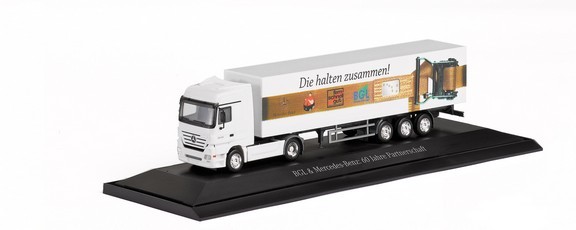 Mercedes-Benz Actros LH '02 case saddle train