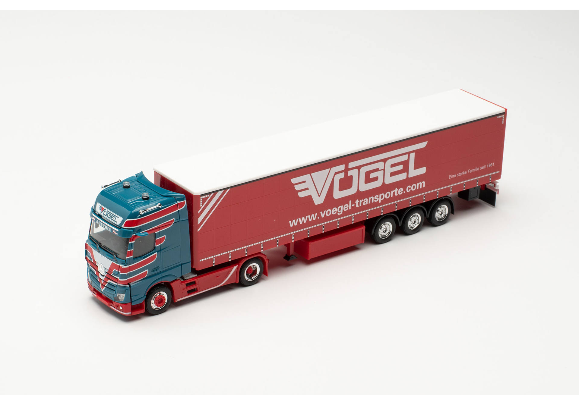 Mercedes-Benz Actros Gigaspace `18 Gardinenplanen-Sattelzug "Vögel" (Österreich/Bludesch)