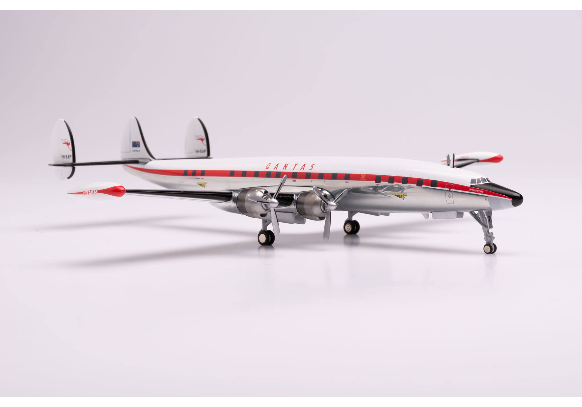 Qantas Lockheed L1049G Super Constellation „Southern Zephyr“