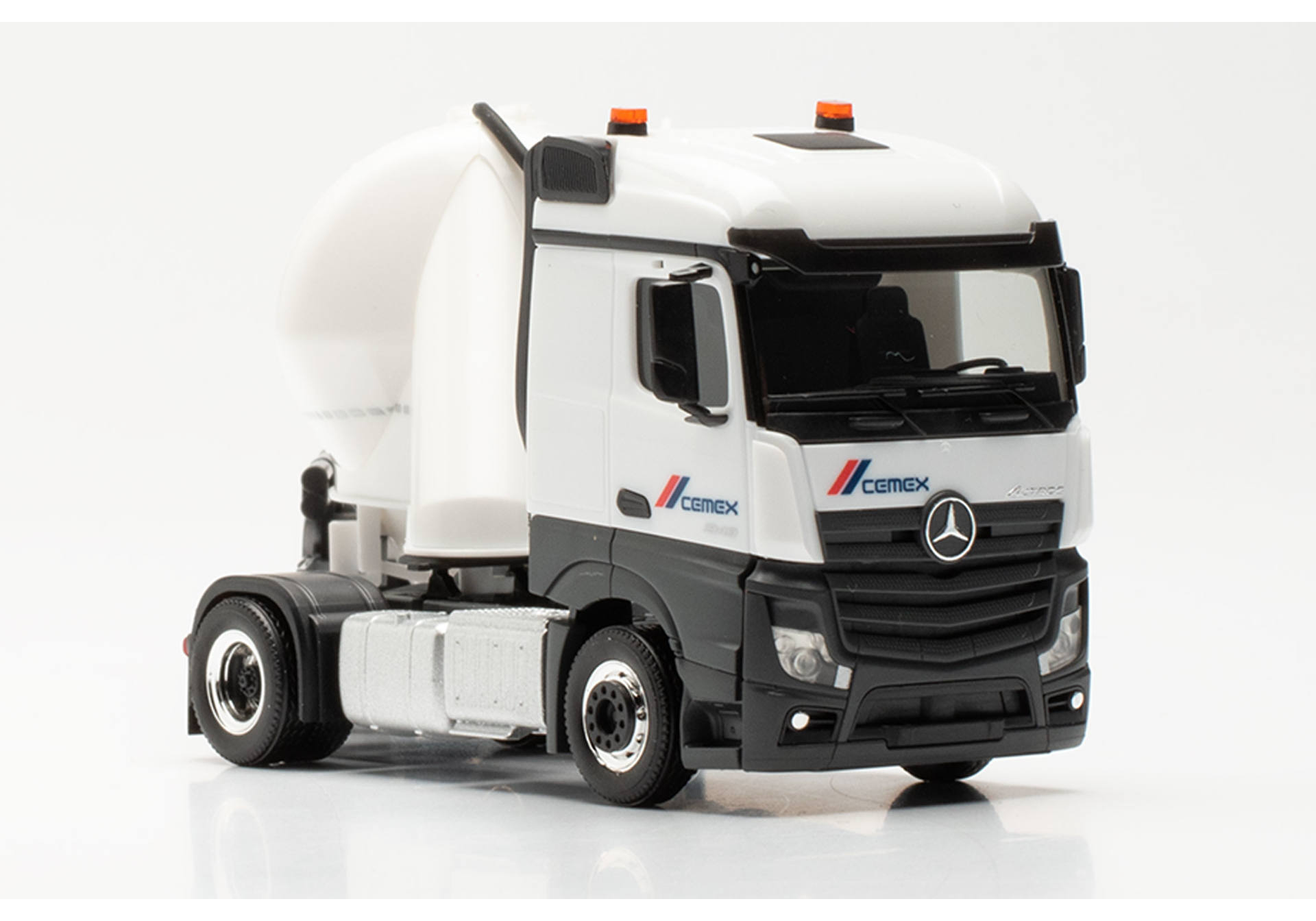 Mercedes-Benz Actros Streamspace bulk silo semitrailer truck „Cemex“