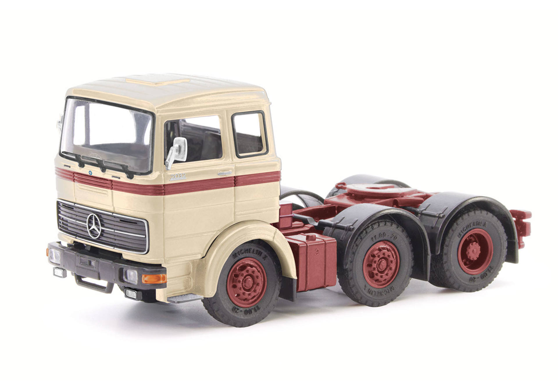 Mercedes-Benz LPS 2032 rigid tractor, beige