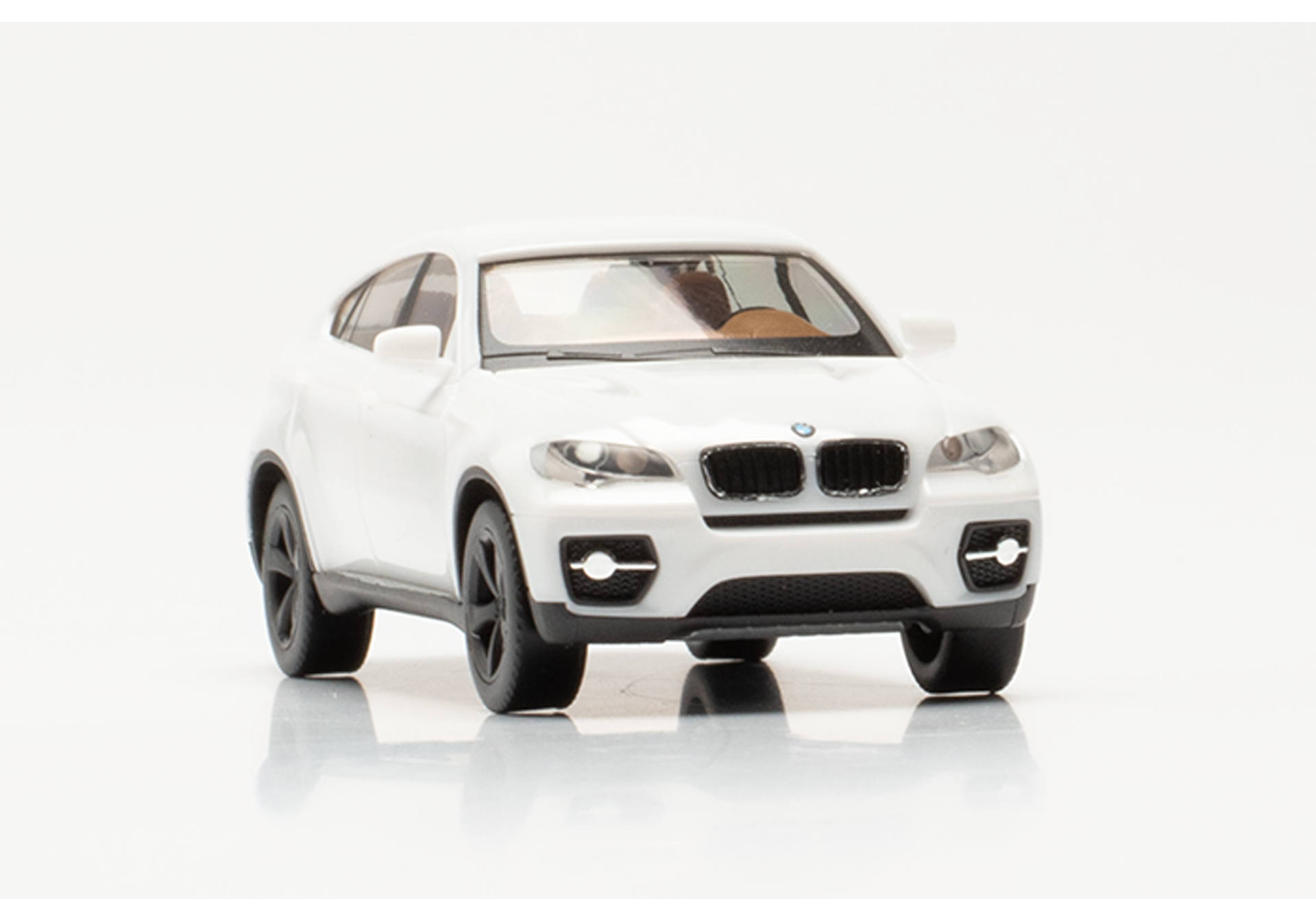 BMW X6, weiß, Felgen schwarz
