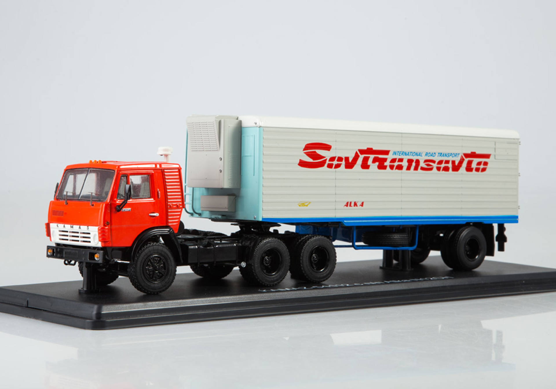 KAMAZ-54112 mit Alka N12CH „Sovtransavto“