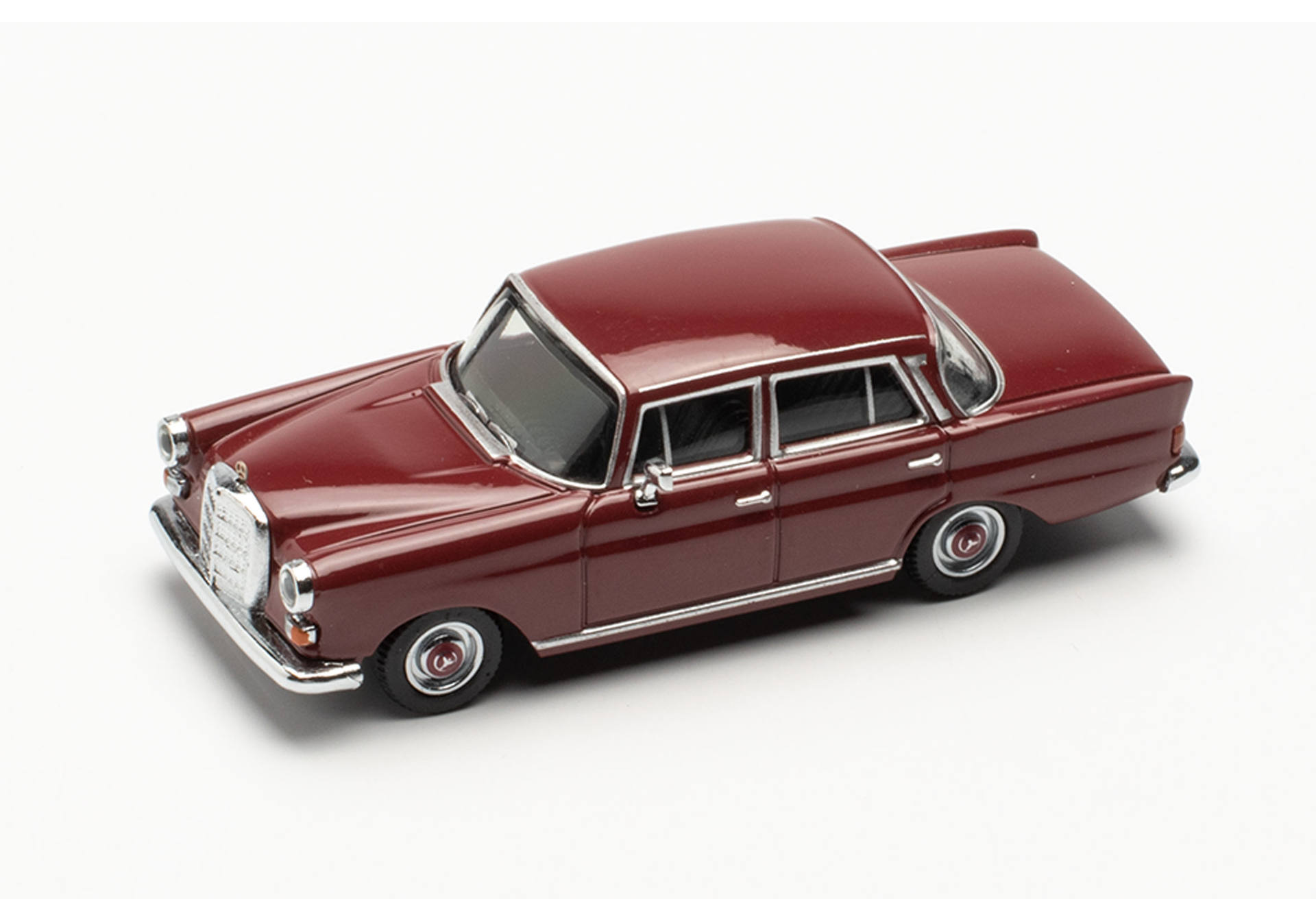 Mercedes-Benz 200 Heckflosse, weinrot