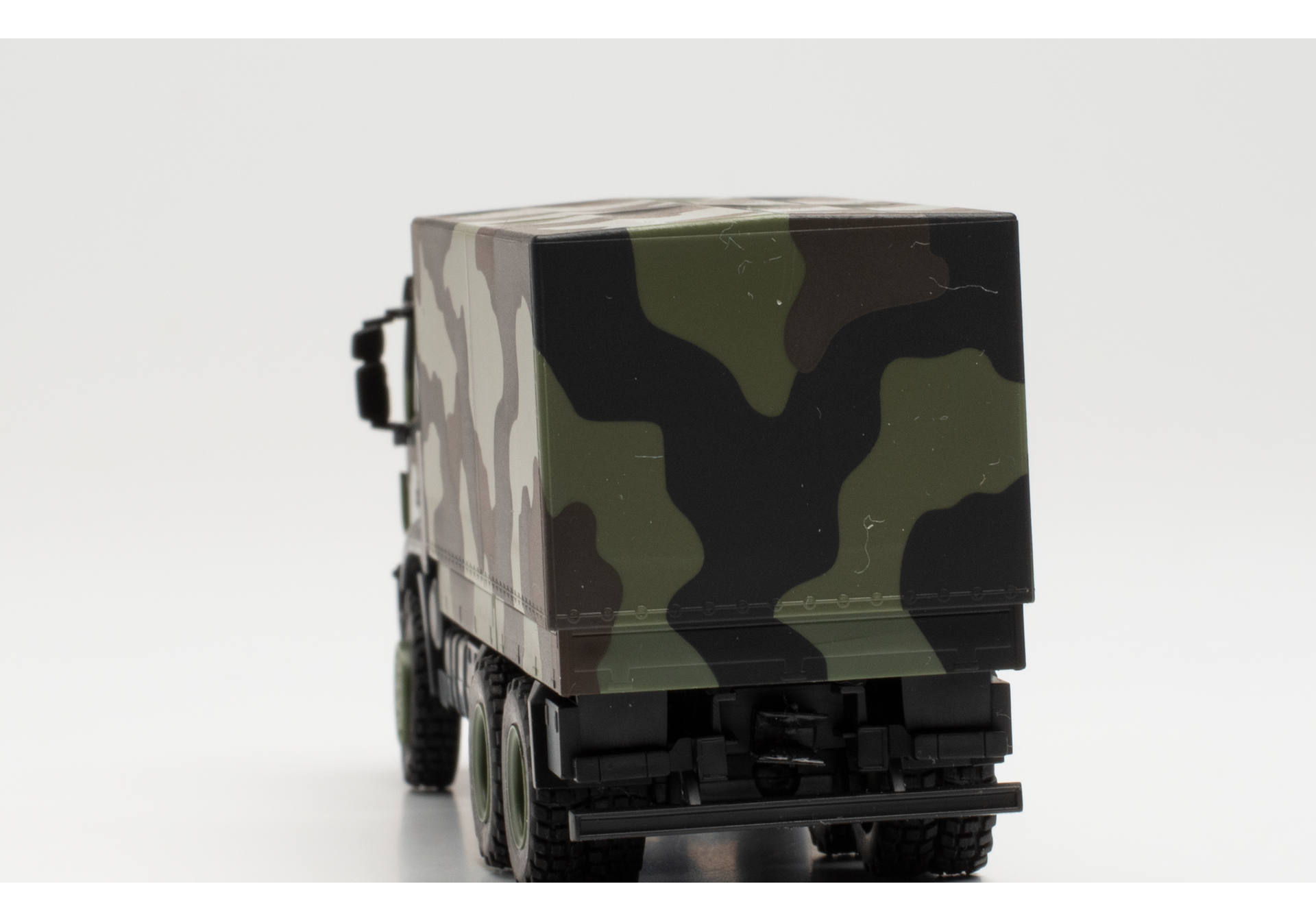 Iveco Trakker 6x6 Pritsche/Plane Flecktarndesign "Bundeswehr"