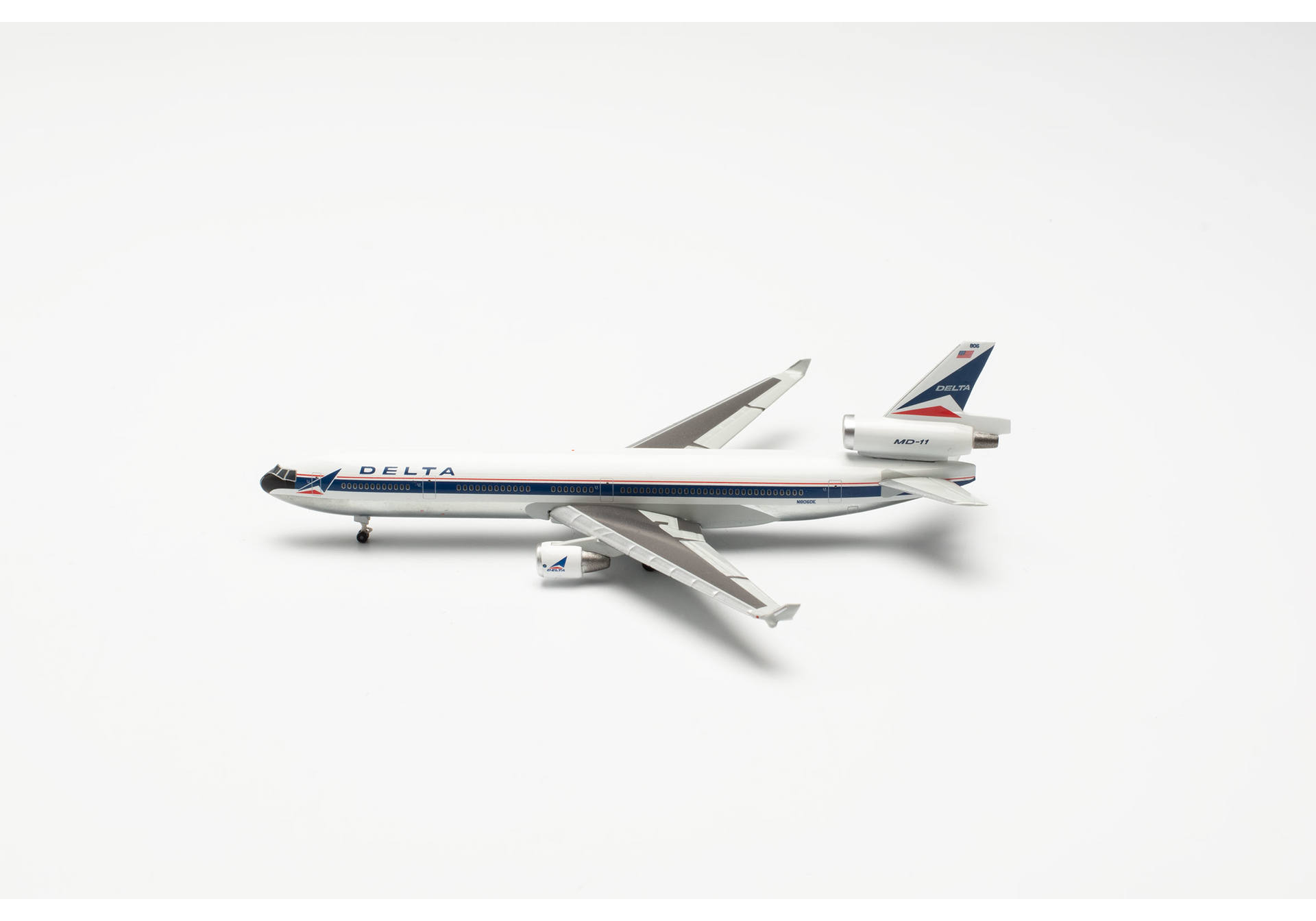 Delta Air Lines McDonnell Douglas MD-11 – N806DE