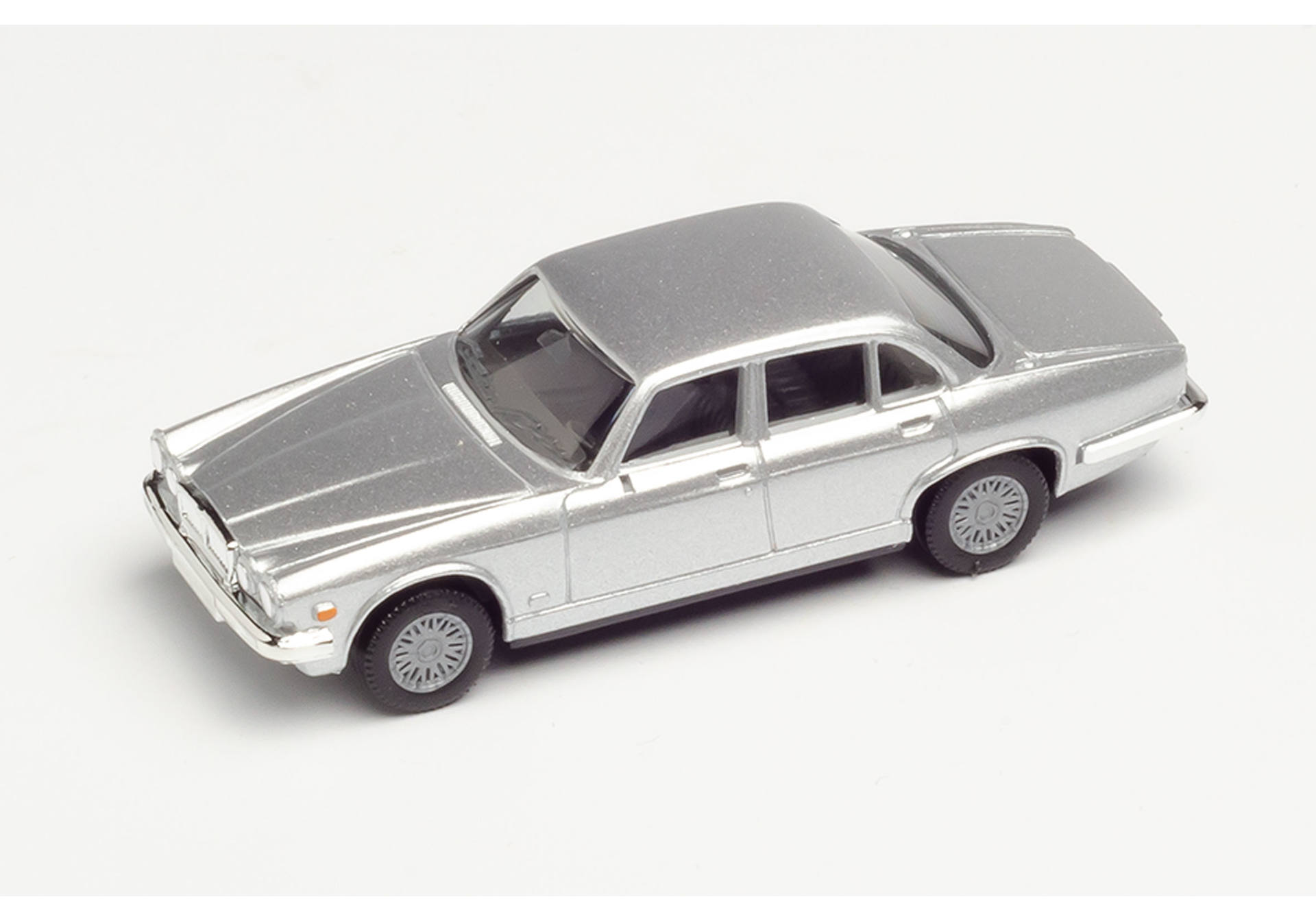 Jaguar XJ 6, silbermetallic