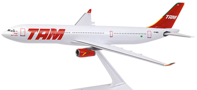 TAM Brazil Airbus A330-200. This item comes / came in Wooster branded packaging.