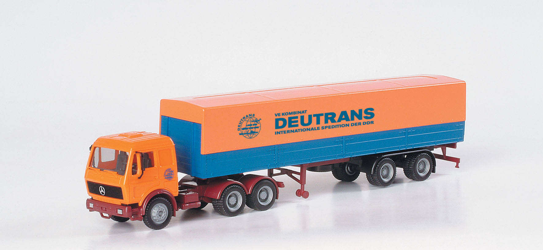 Mercedes-Benz S Planen-Sattelzug Deutrans-Edition