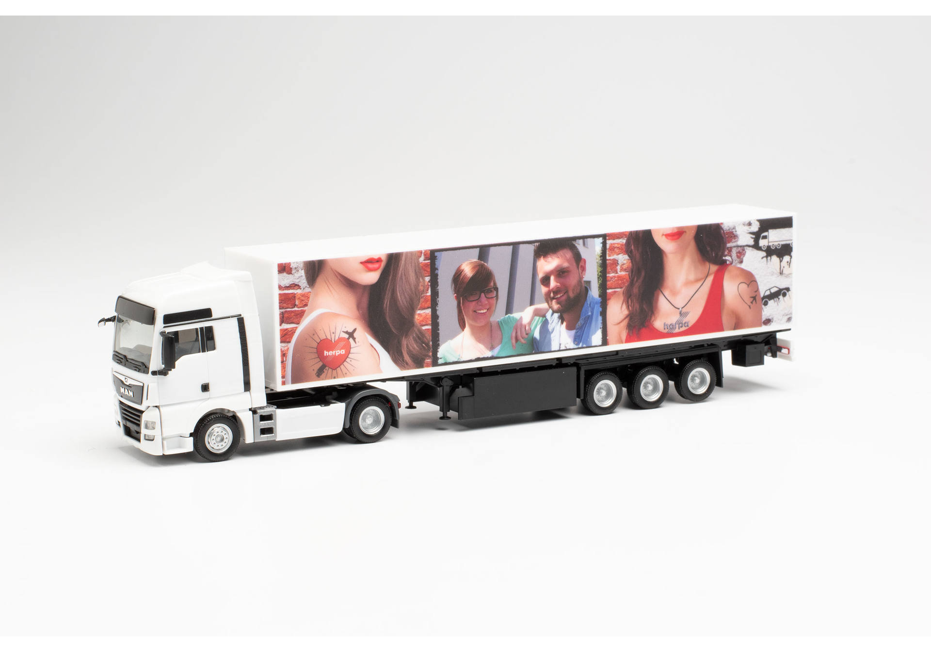 MAN TGX XXL Euro6 "Individual“ with own photo