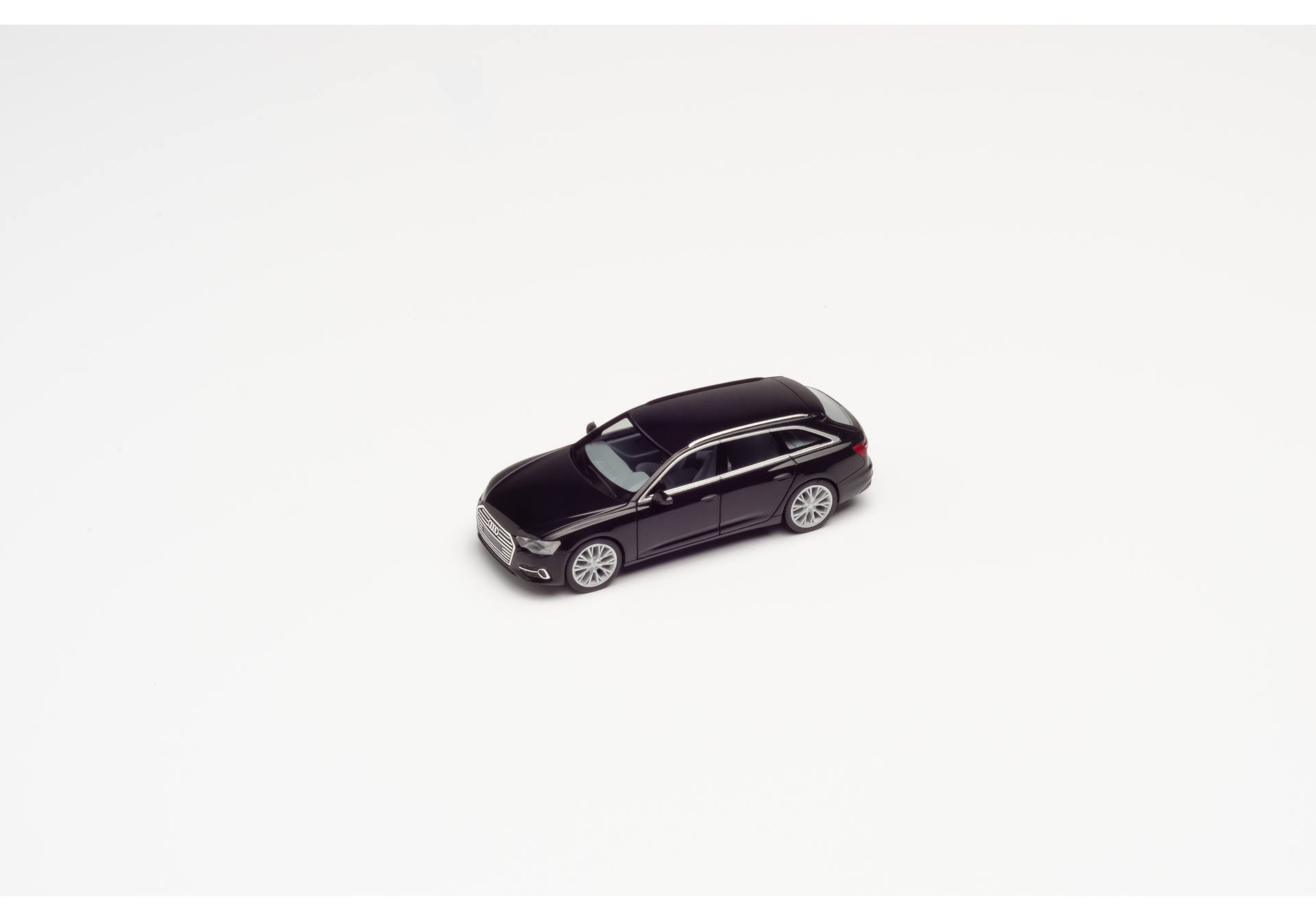Audi A6 Avant, brillantschwarz