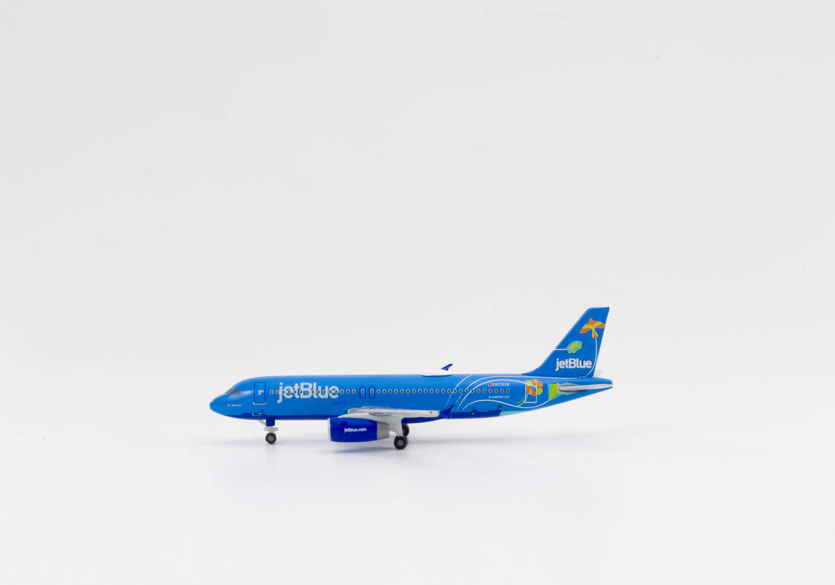 JetBlue Airbus A320 – N779JB "Bluericua"