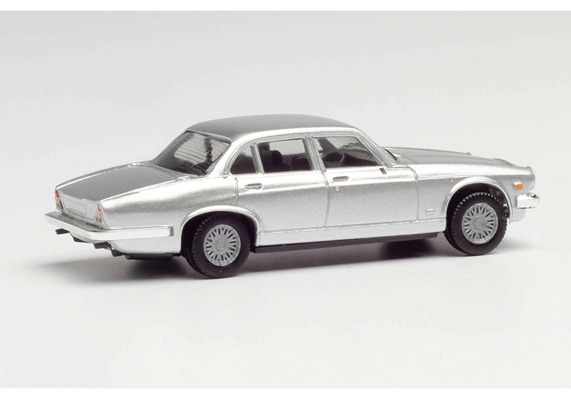 Jaguar XJ 6, silbermetallic