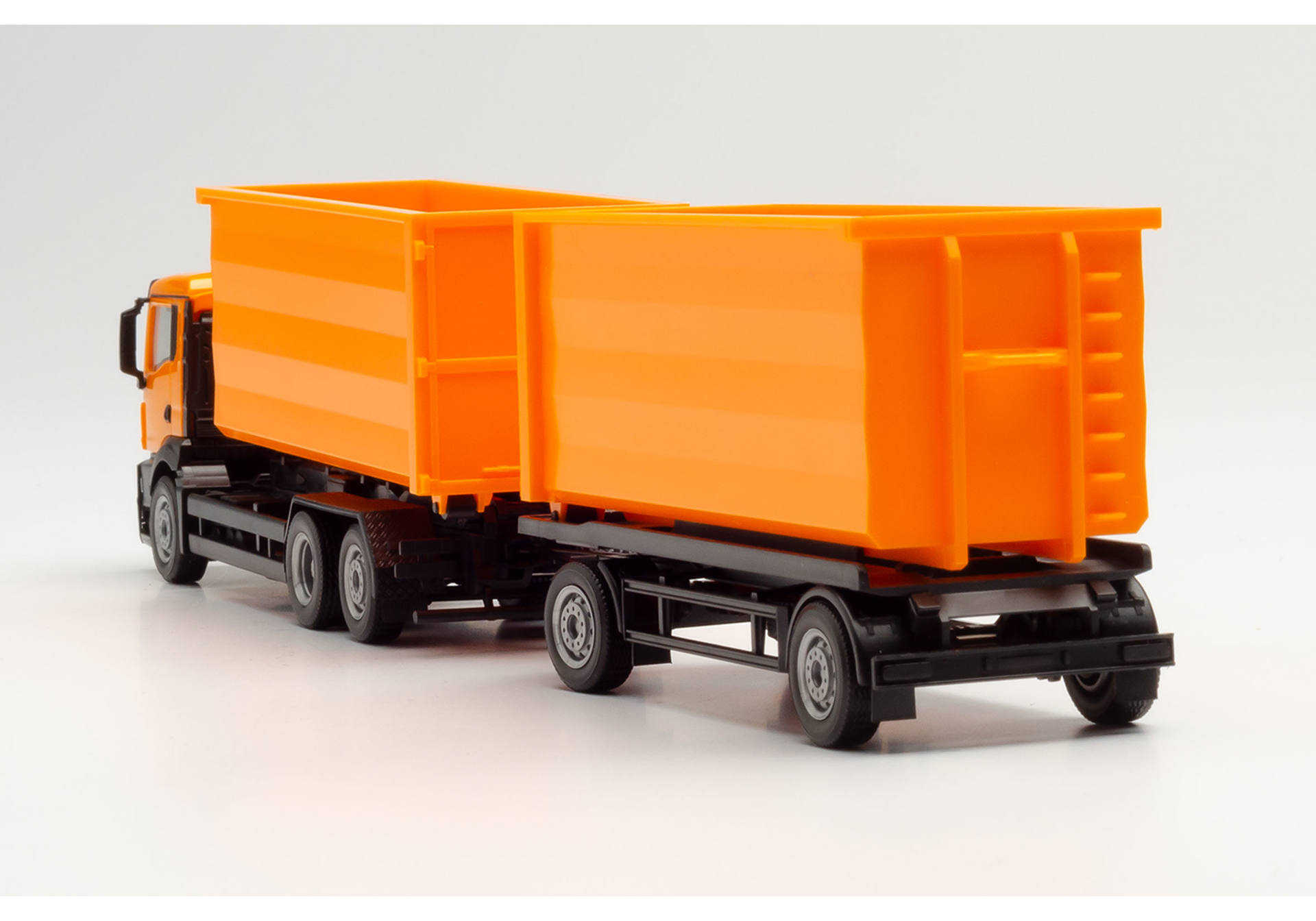 roll-off containert ruck with trailer, communal orange H0 1/87 H0 1/87 H0 1/87 312448 39,95 € Scania CR 20 HD Kühlkoffer-Hängerzug / Scania CR 20 HD refrigerated box truck with trailer „Müll