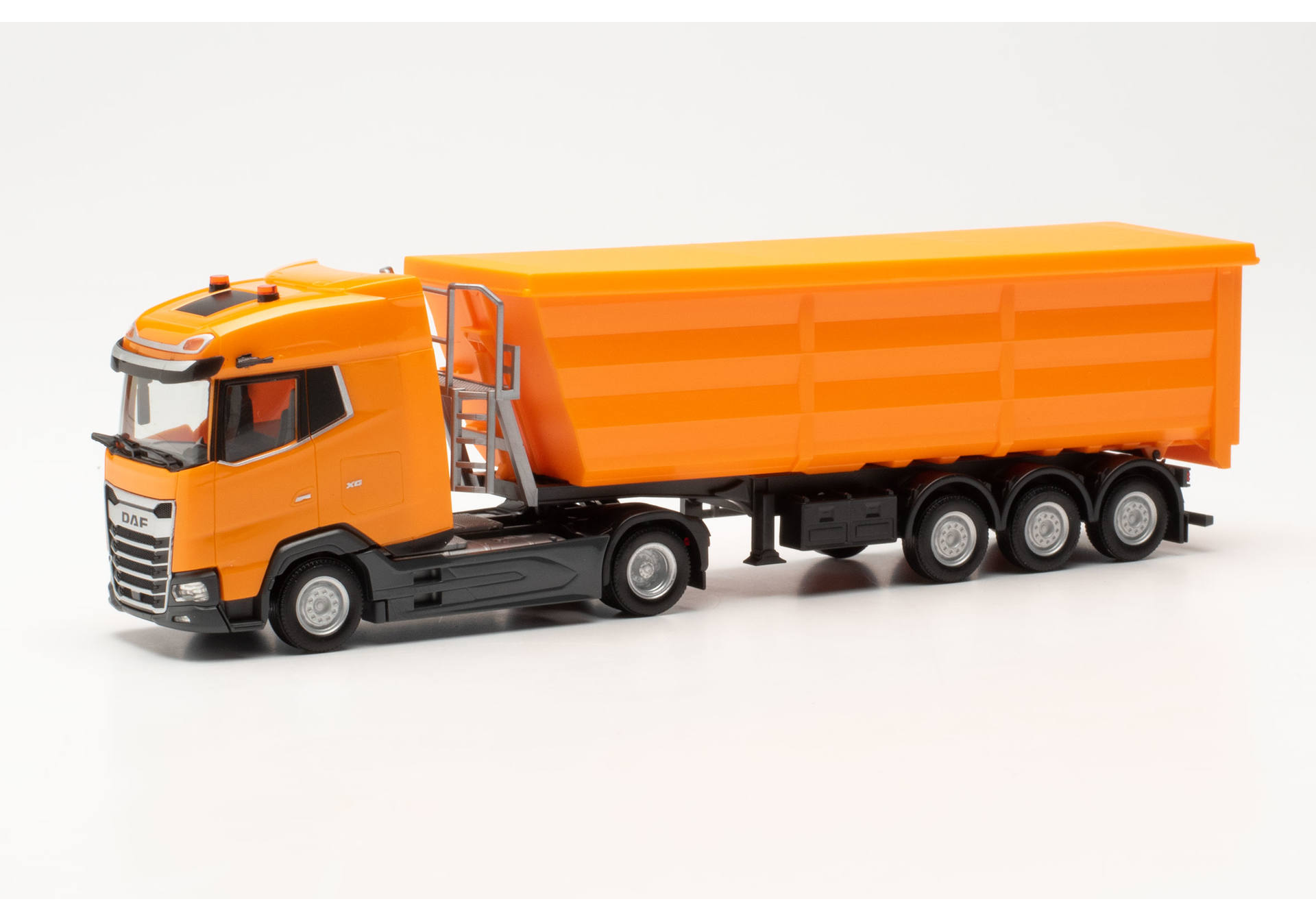 DAF XG Stahlrundmulden-Sattelzug, kommunalorange