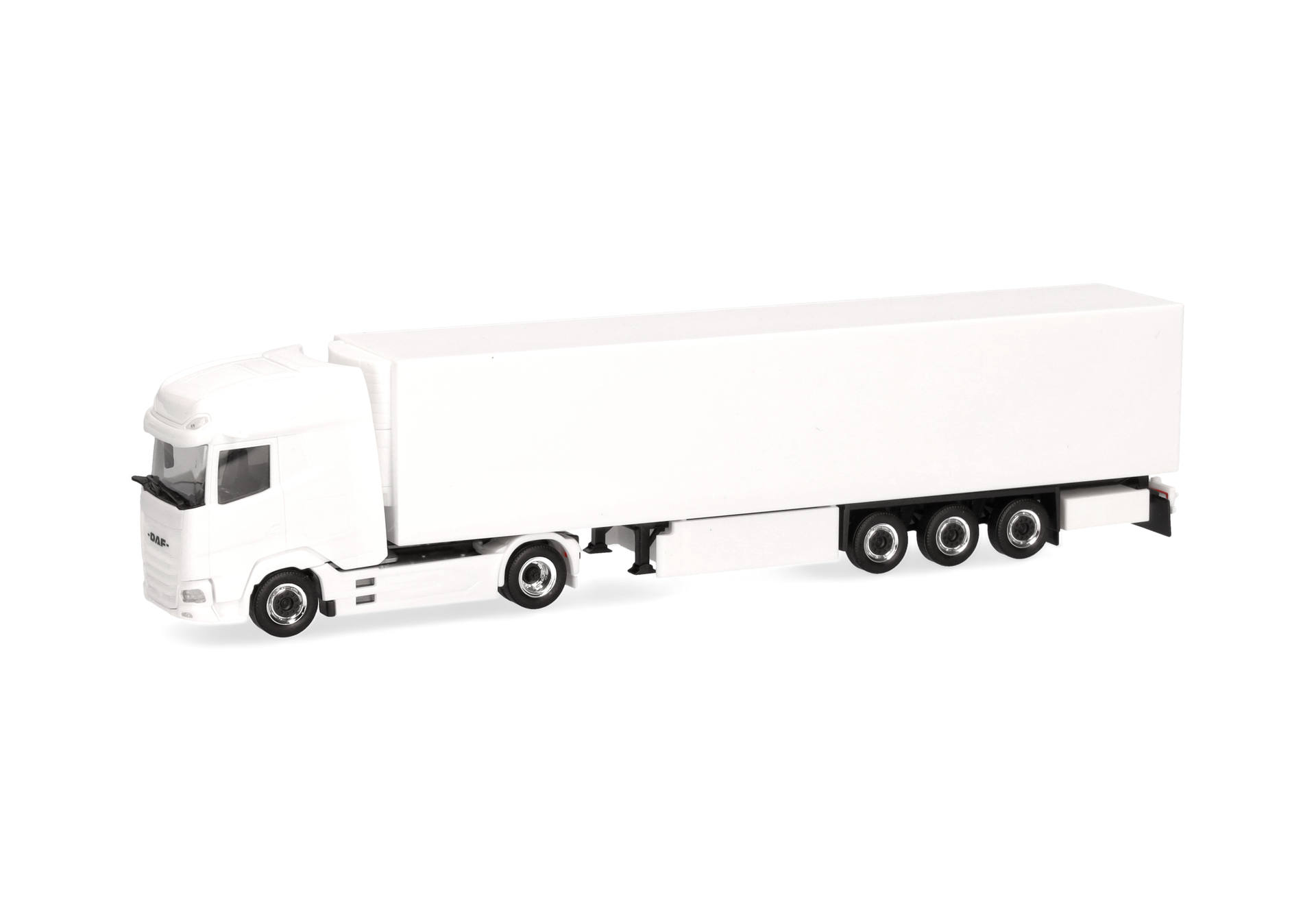 DAF XG+ refrigerated semitrailer, weiß