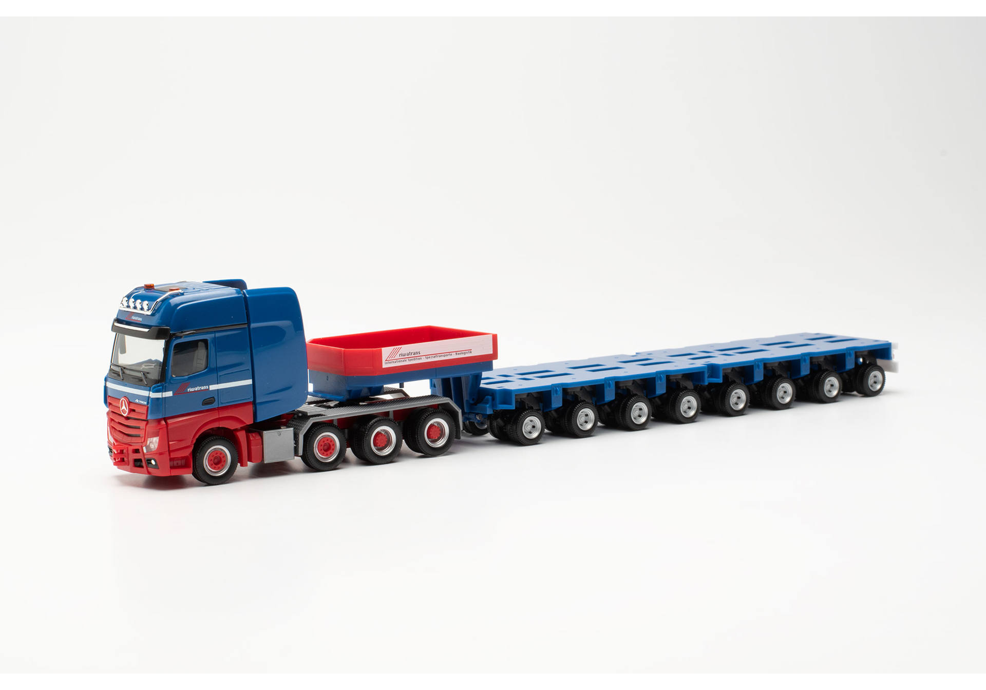 Mercedes-Benz Actros Gigaspace `18 Schwerlast-Sattelzug „Riwatrans“