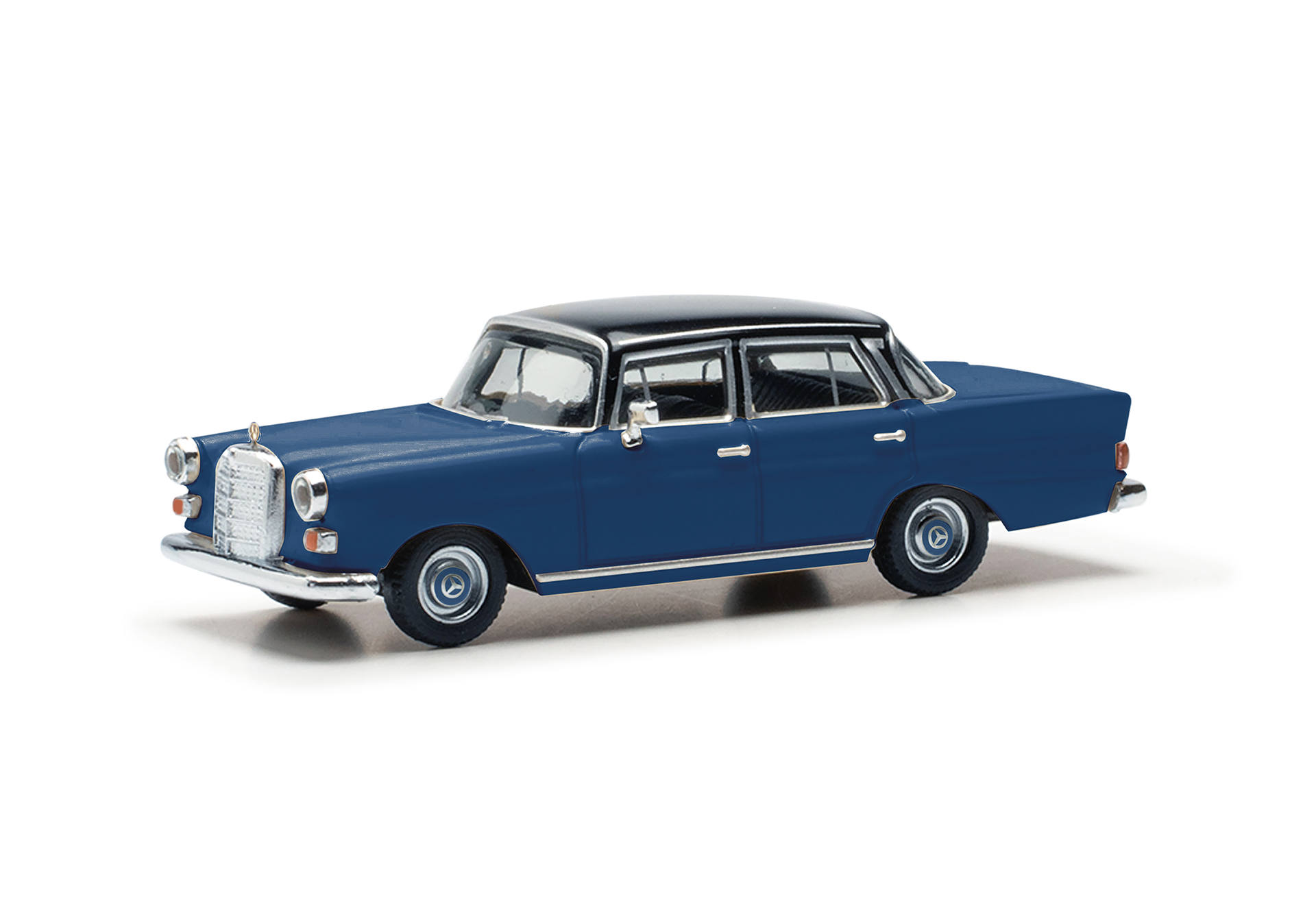 Mercedes-Benz 200 Heckflosse, blau/schwarz