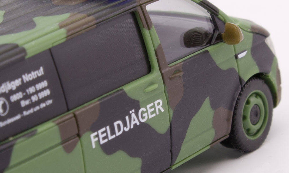 Volkswagen (VW) T6 Bus Flecktarn „Bundeswehr / Feldjäger“