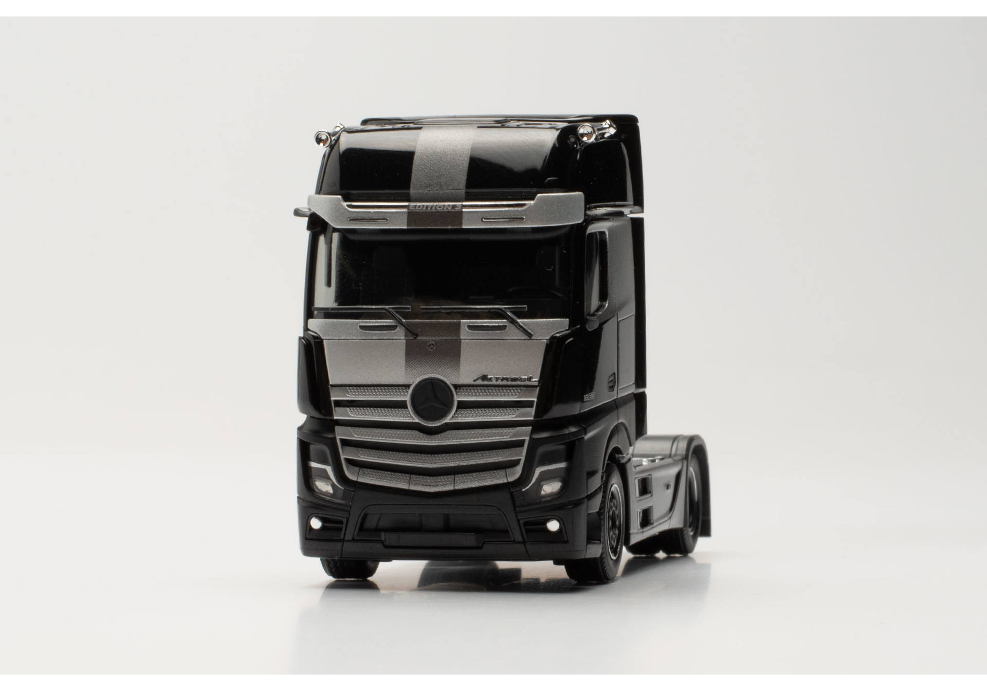 Mercedes-Benz Actros Gigaspace rigid tractor "Edition 3", black