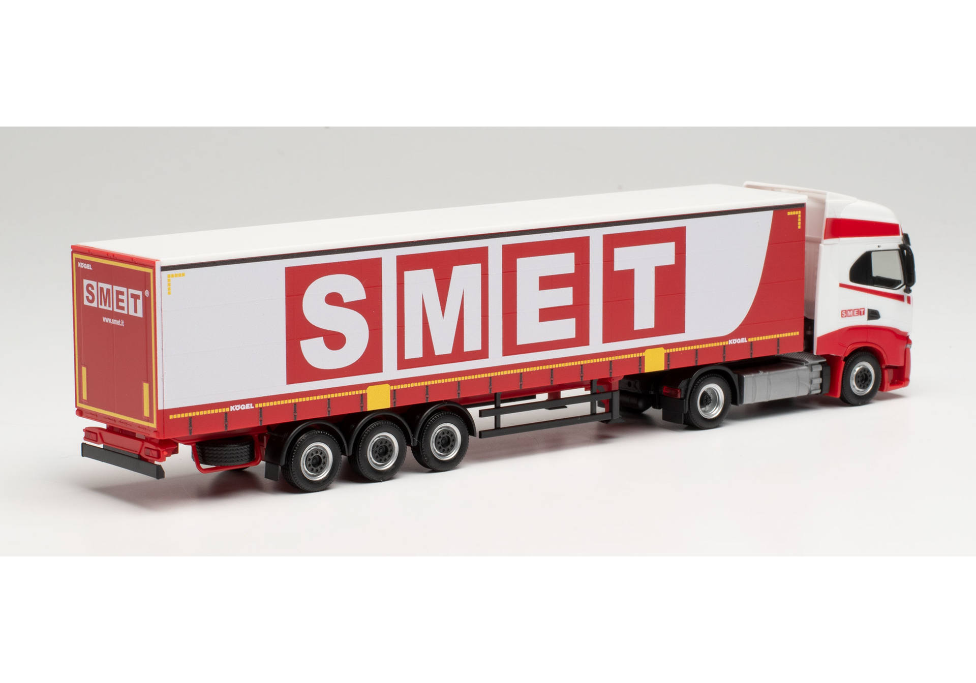 Iveco S-Way curtain semitrailer „Smet“