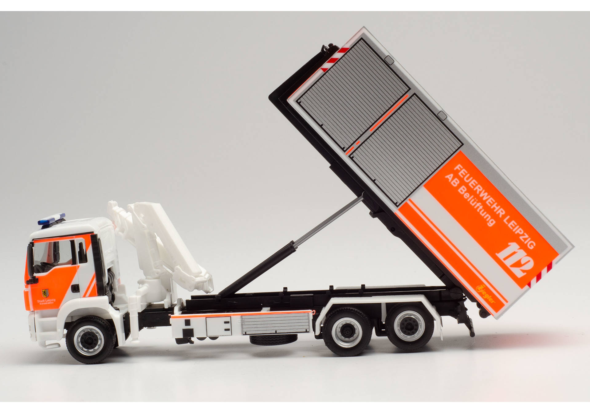 MAN TGS M swap truck with crane „Feuerwehr Leipzig / AB Belüftung“