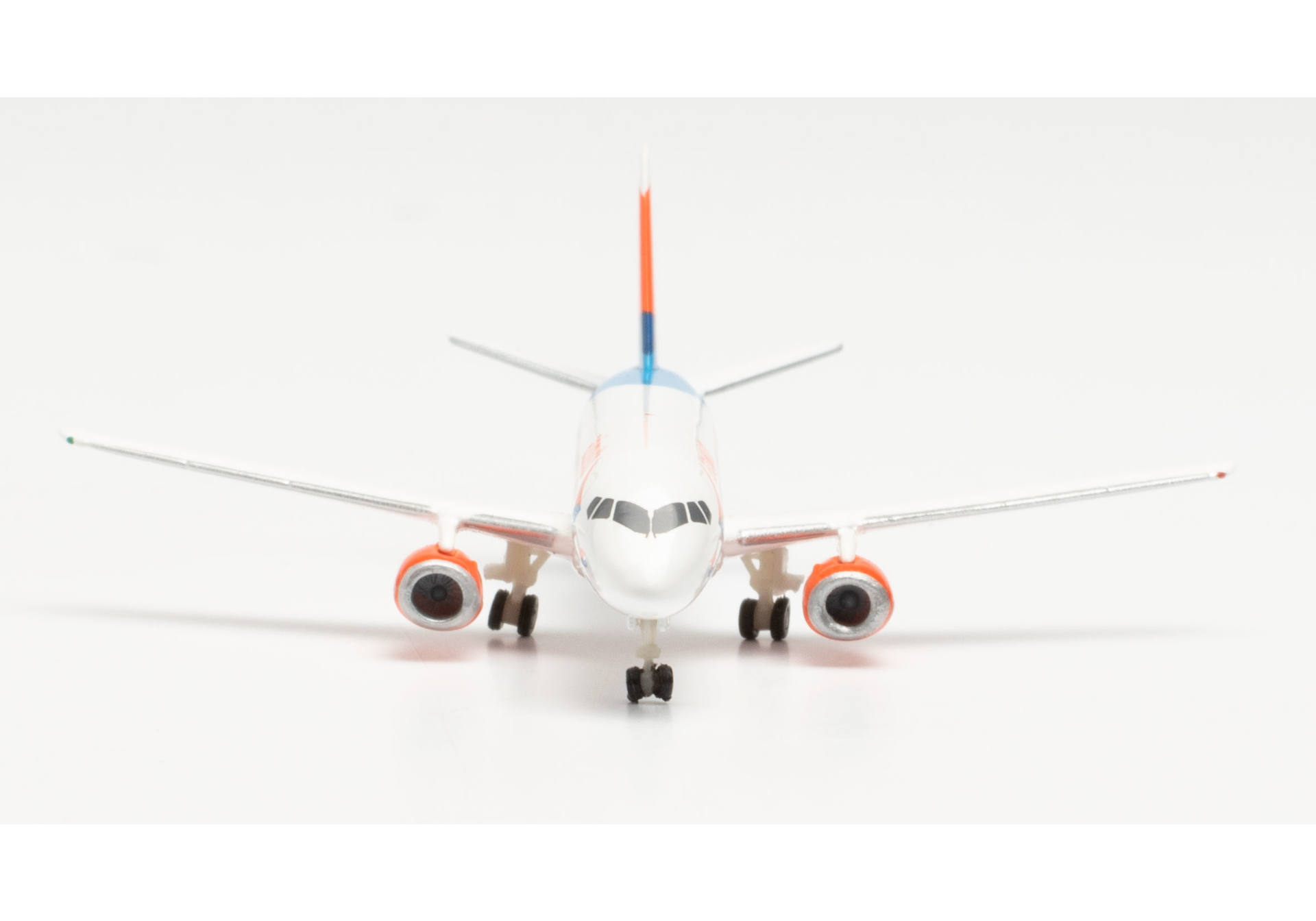 Azimuth Airlines Sukhoi Superjet 100 – RA-89085 „Volga“