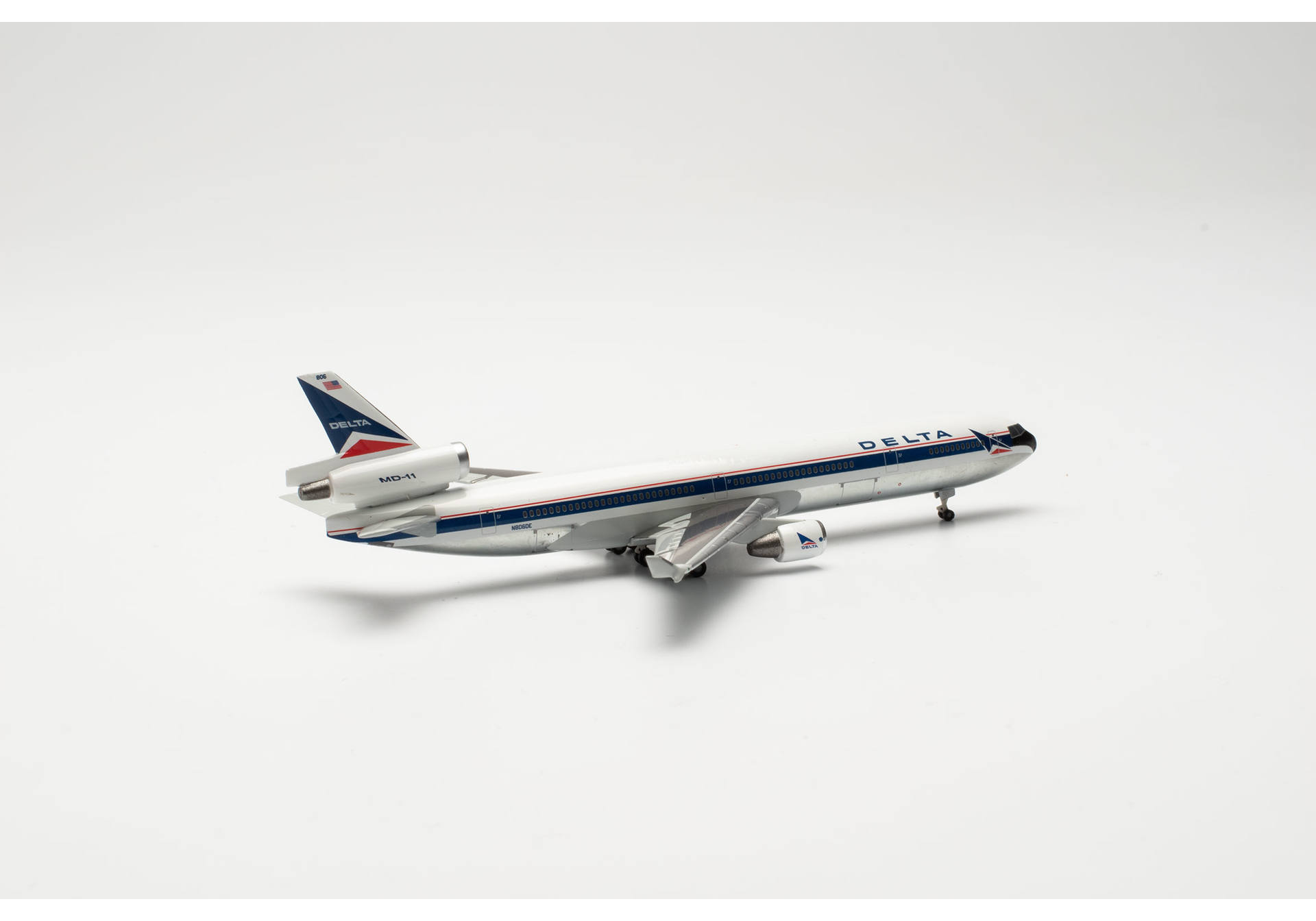 Delta Air Lines McDonnell Douglas MD-11 – N806DE