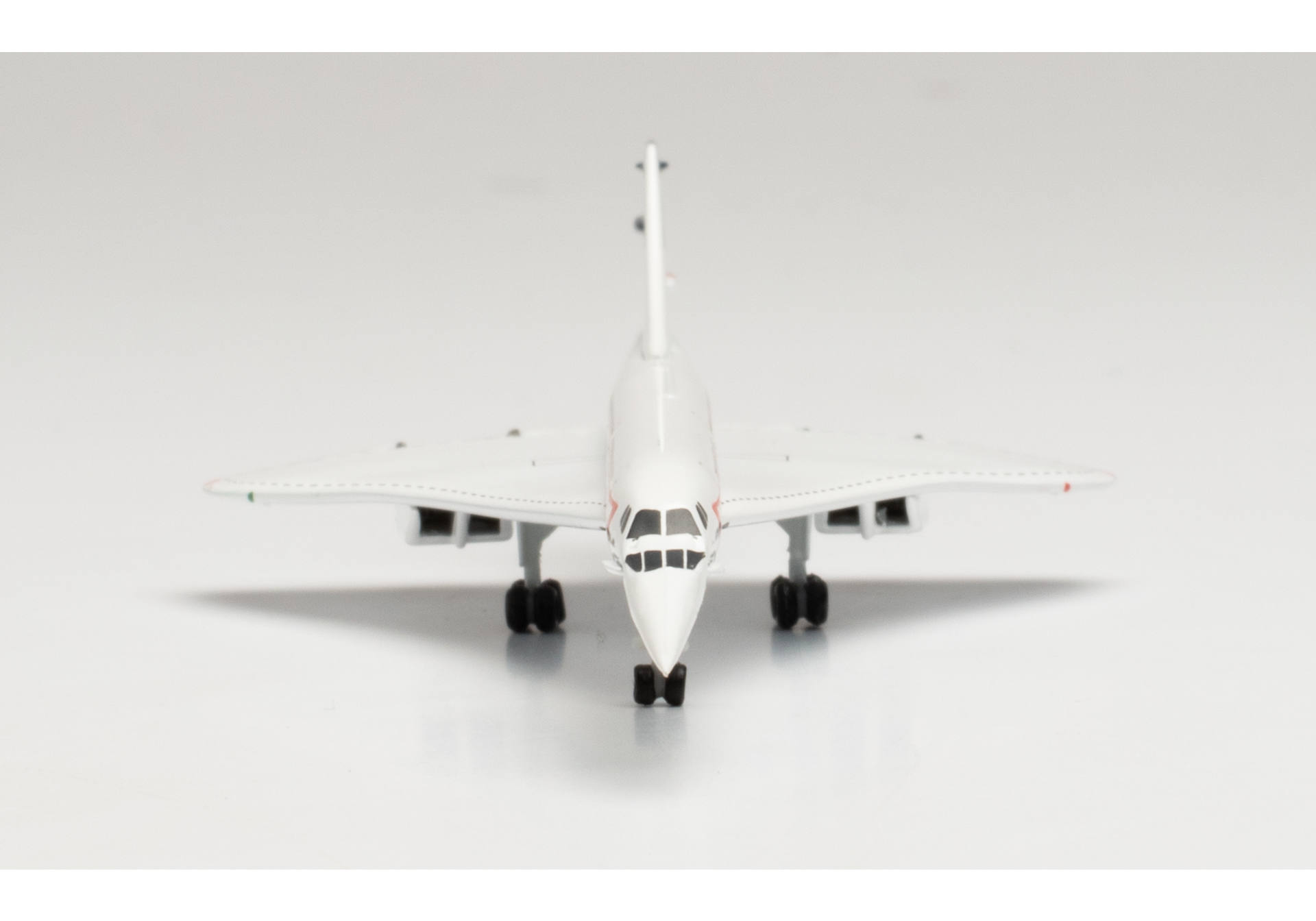 British Airways Aérospatiale-BAC Concorde, nose down - Landor colors – G-BOAG