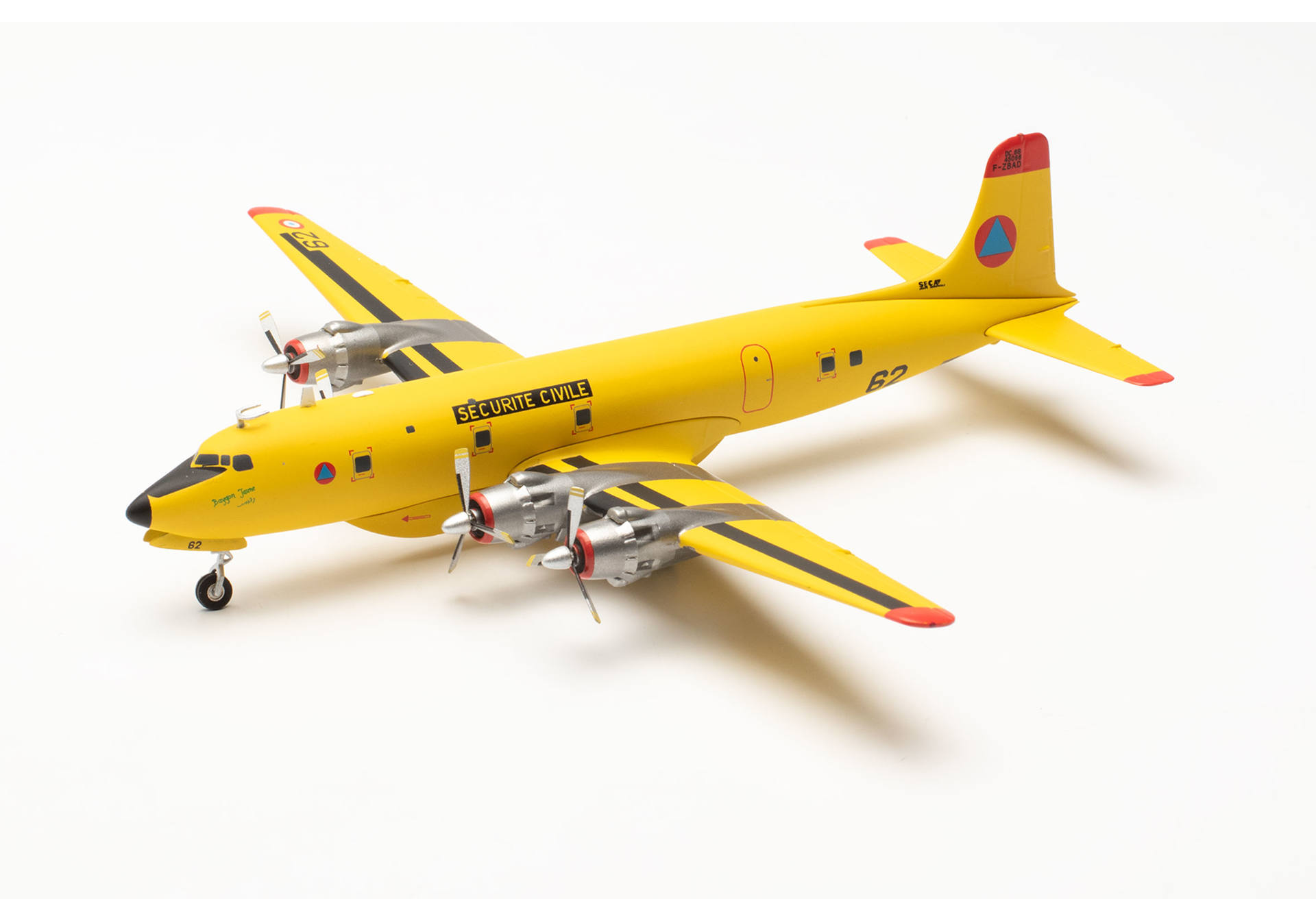 Sécurité Civile Douglas DC-6, Marseille-Marignane Airport – F-ZBAD “Pélican 62”