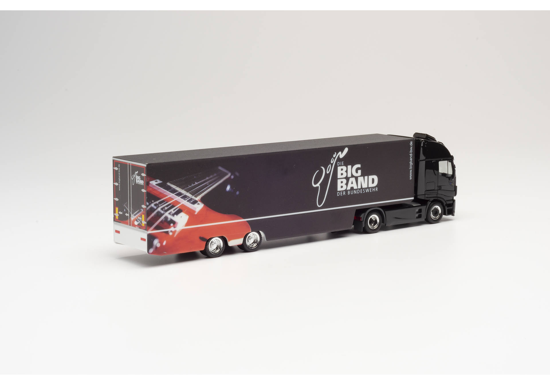 Iveco Stralis XP Koffer-Sattelzug "Big Band der Bundeswehr"
