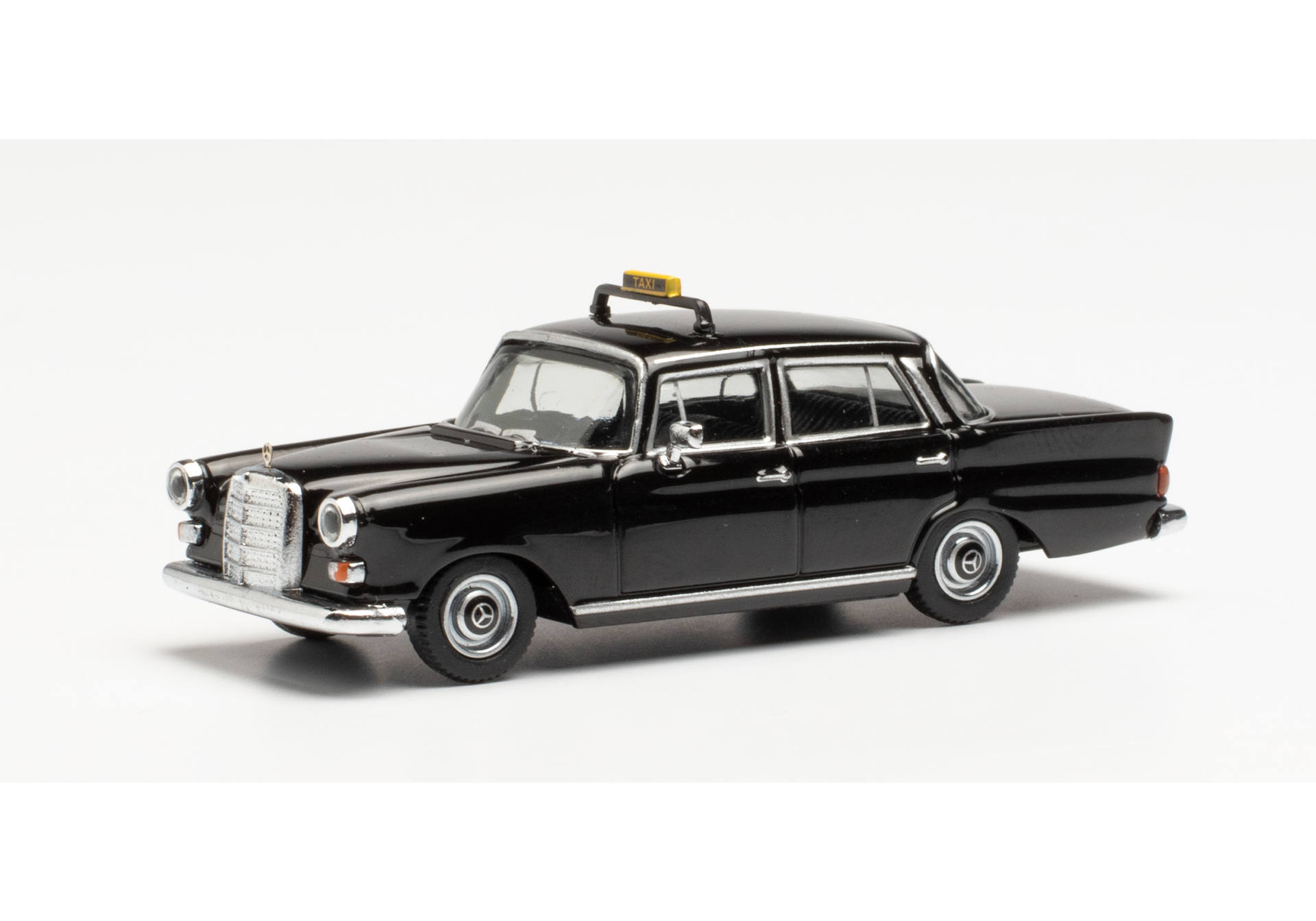 Mercedes-Benz 200 Heckflosse „Taxi“ schwarz
