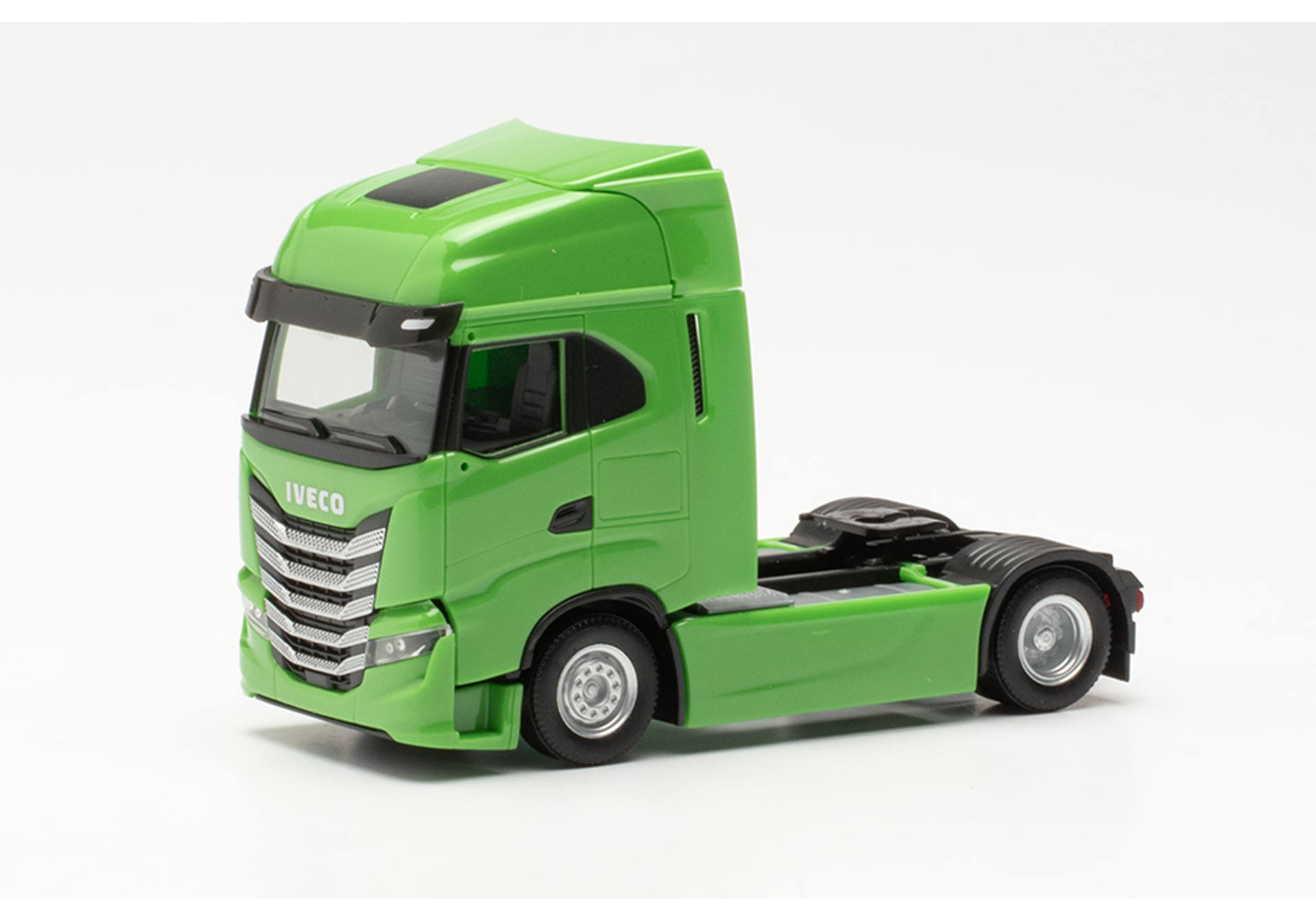 Iveco S-Way rigid tractor, yellowgreen