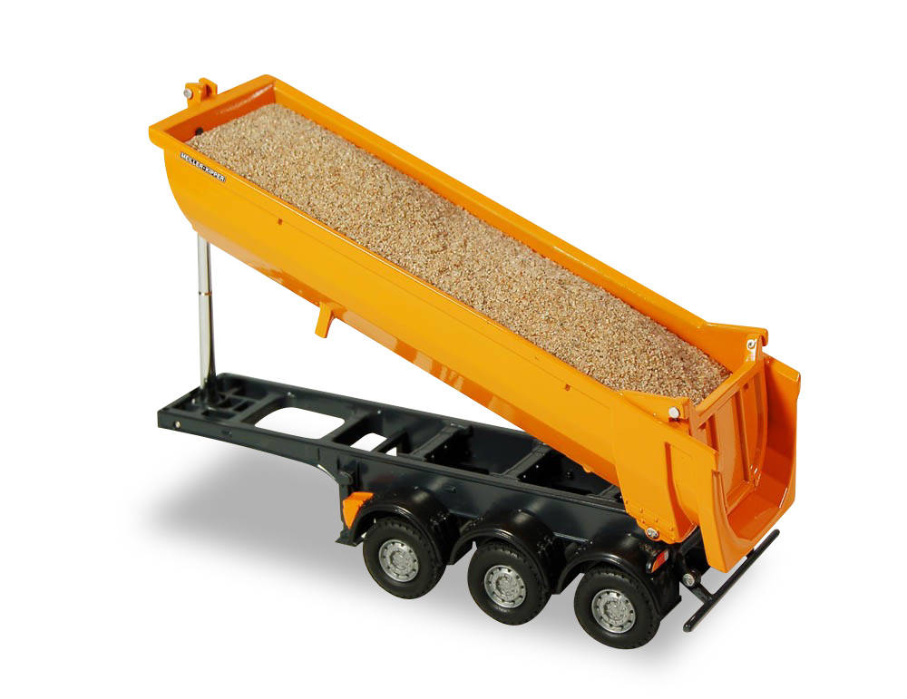 Loading sand for Meiller trailer
