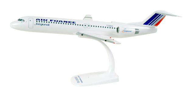 Air France Regional Fokker 100. This item comes / came in Wooster branded packaging.