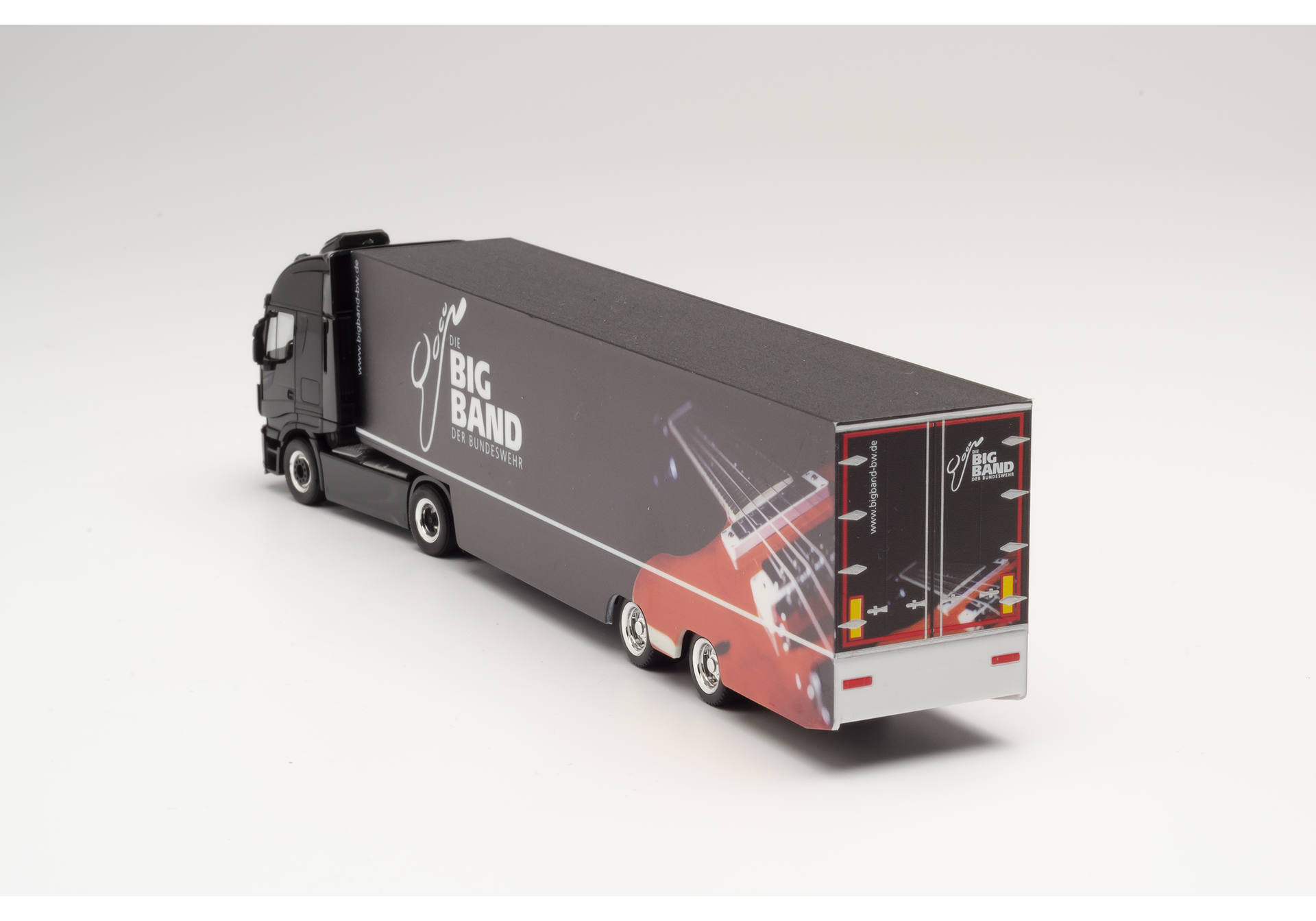 Iveco Stralis XP Koffer-Sattelzug "Big Band der Bundeswehr"