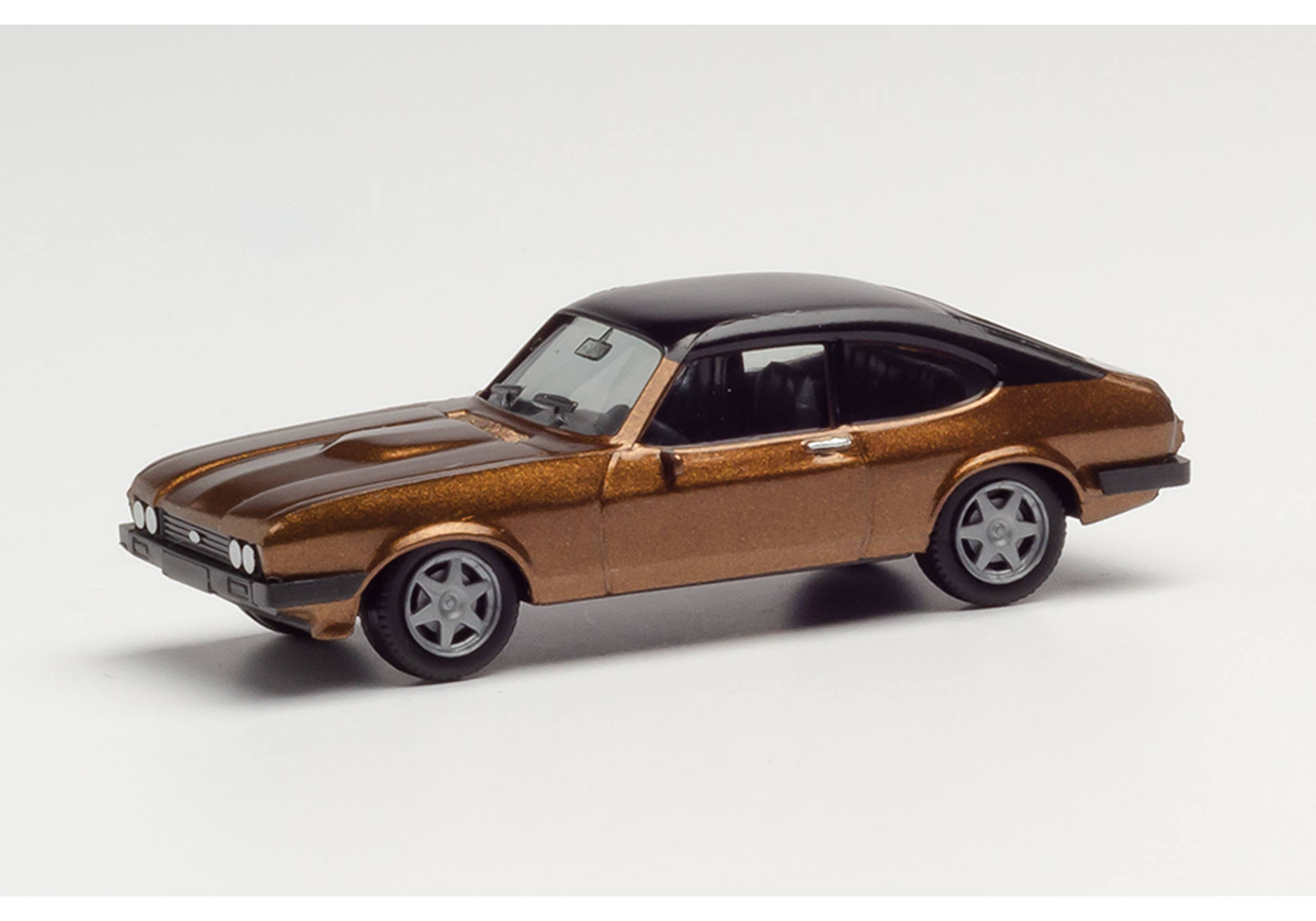 Ford Capri II mit Vinyldach, braunmetallic