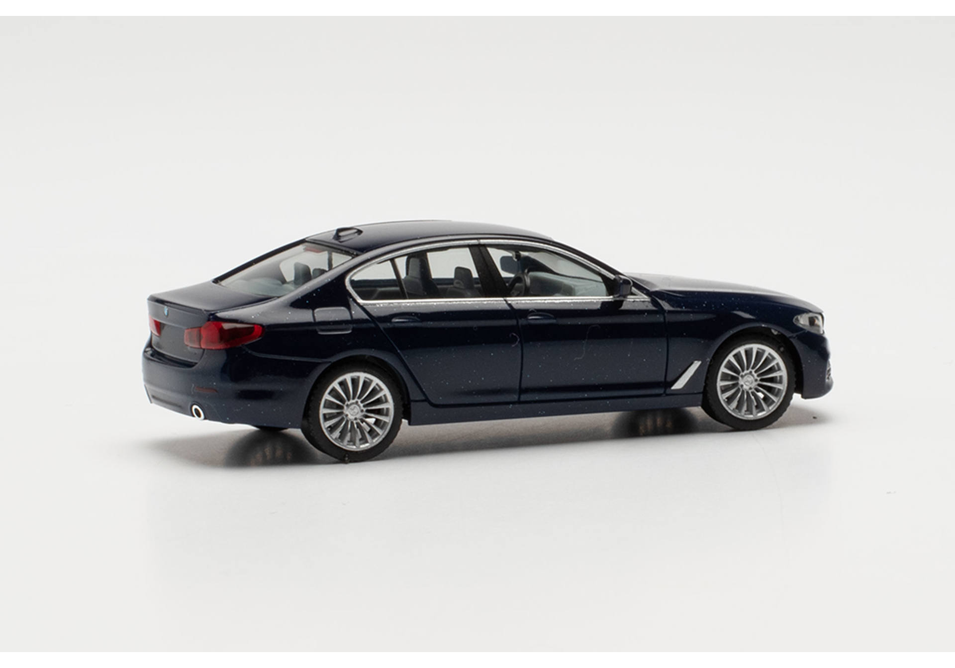 BMW 5er Limousine, tansanitblau metallic