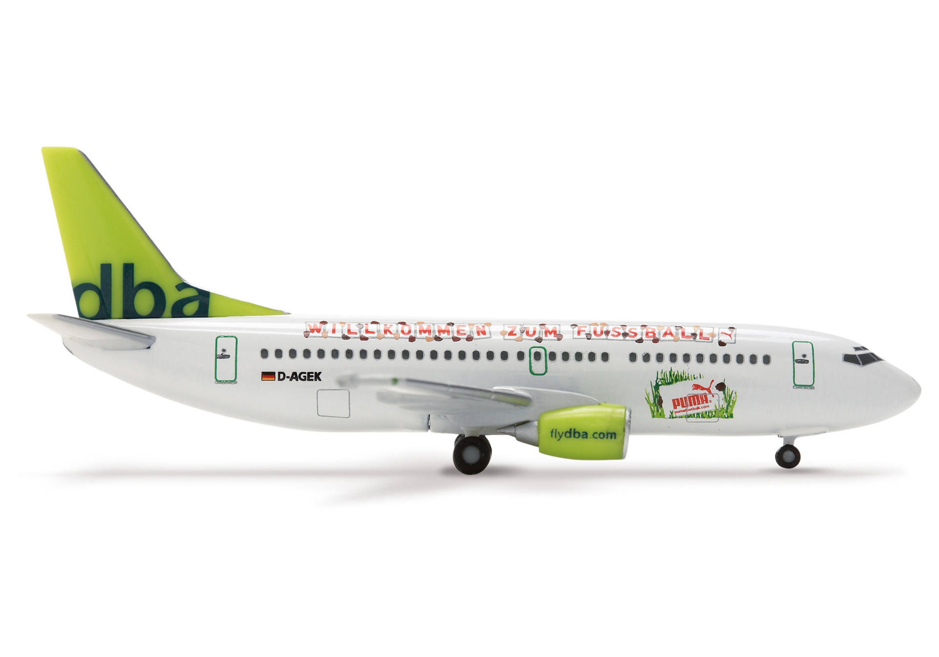 dba Boeing 737-300 "PUMA - Willkommen zum Fußball"