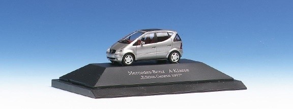 Mercedes-Benz A-Class compact four-door rims matt cup inner facility wine red