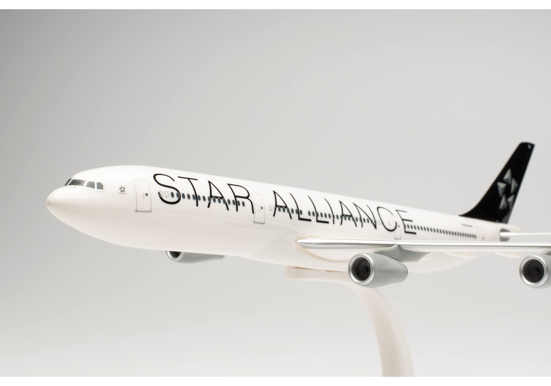 CityLine Airbus A340-300 “Star Alliance” – D-AIFA