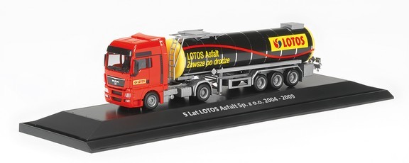 Man TGX XXL tank saddle train