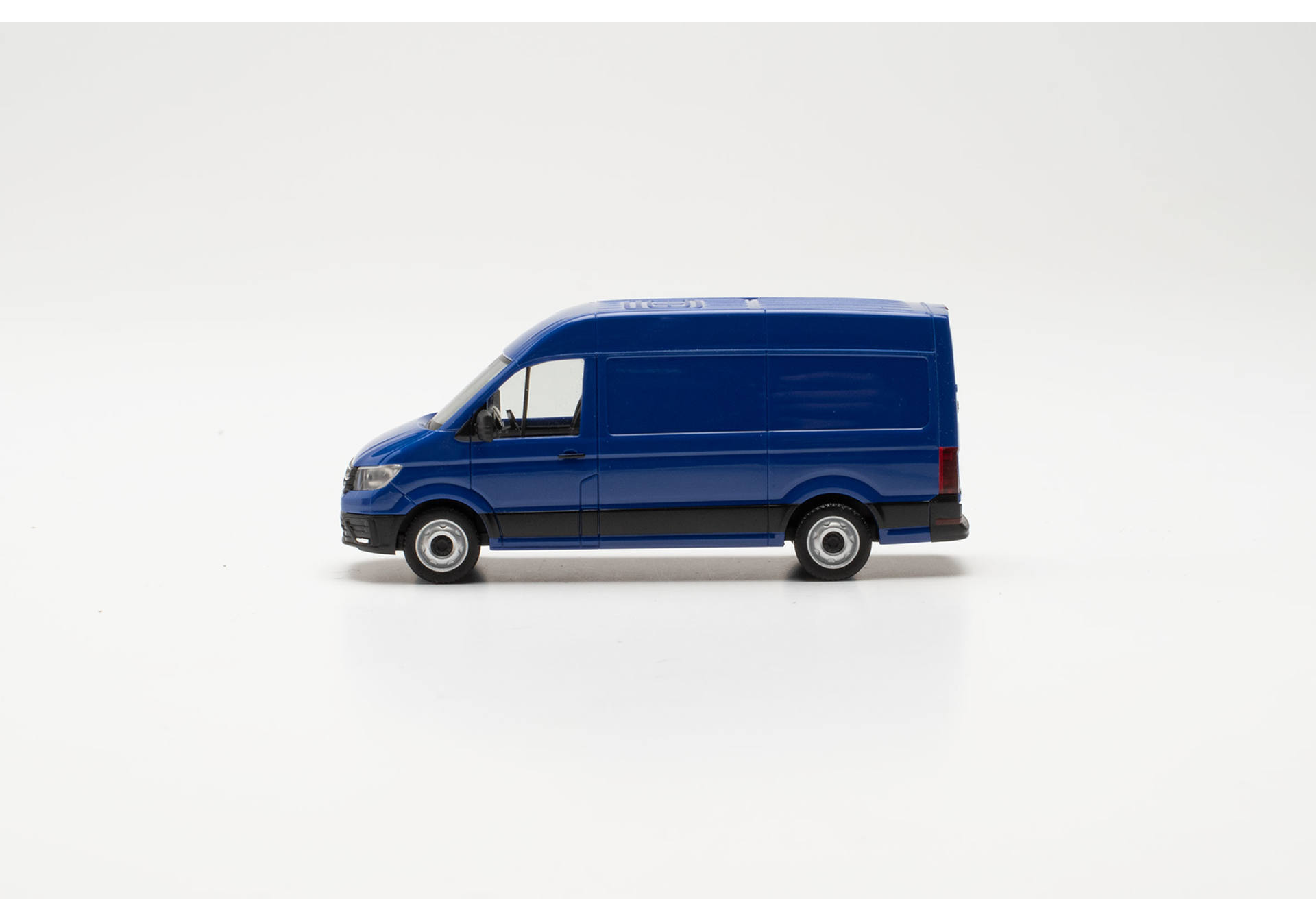 Volkswagen (VW) Crafter box high roof, ultramarine blue