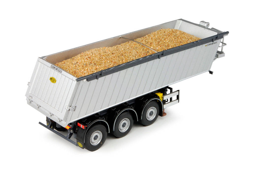 Loading sand for Meiller trailer