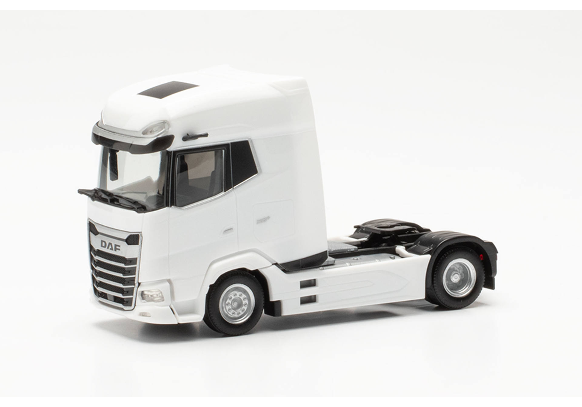 DAF XG+ tractor, white