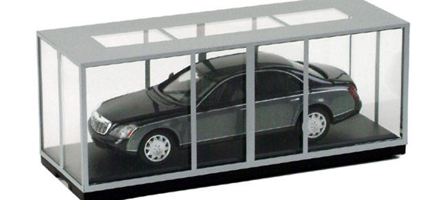 Maybach 57 im Glascontainer