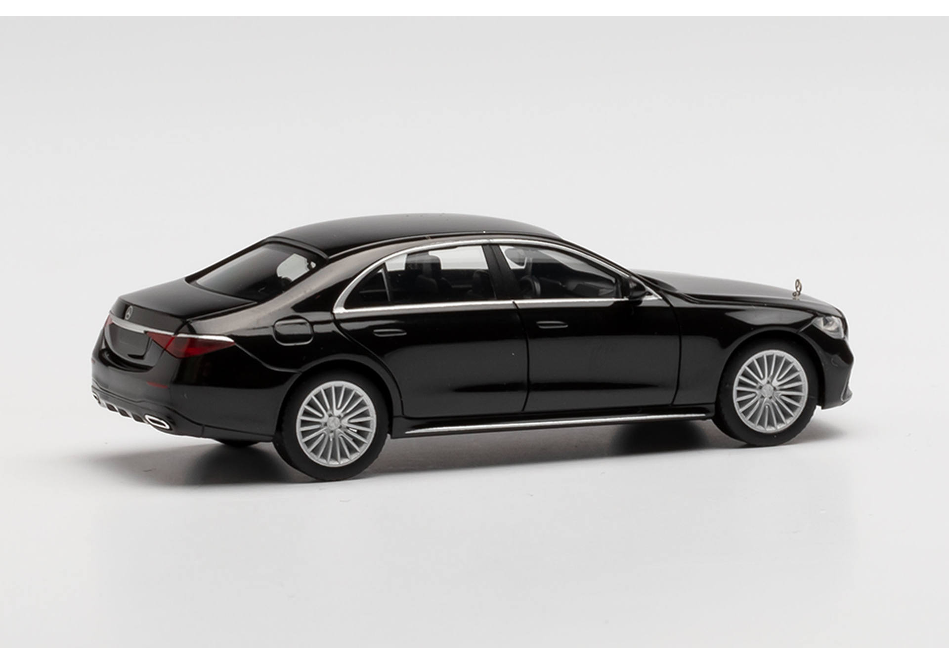 Mercedes-Benz S-Klasse, black