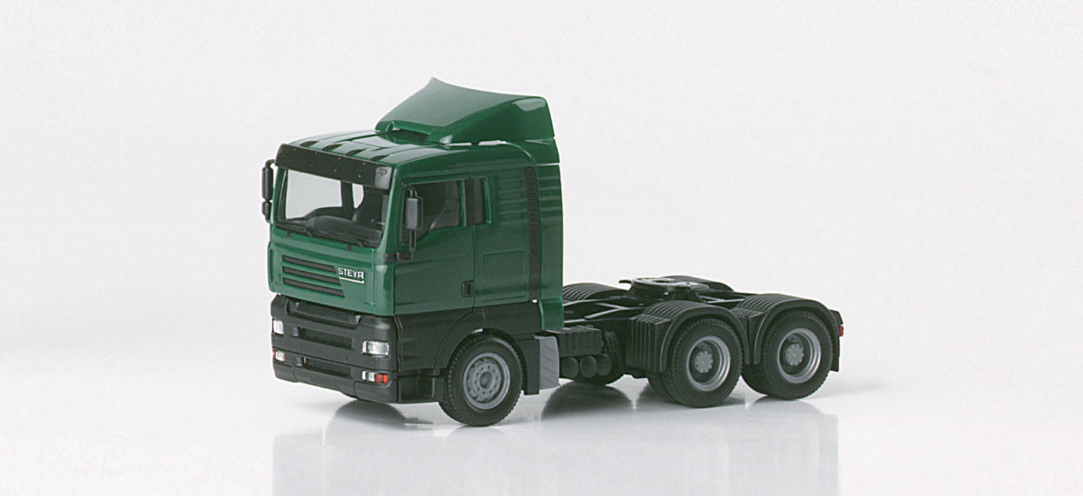 Steyr STA XL 3-axle tractor